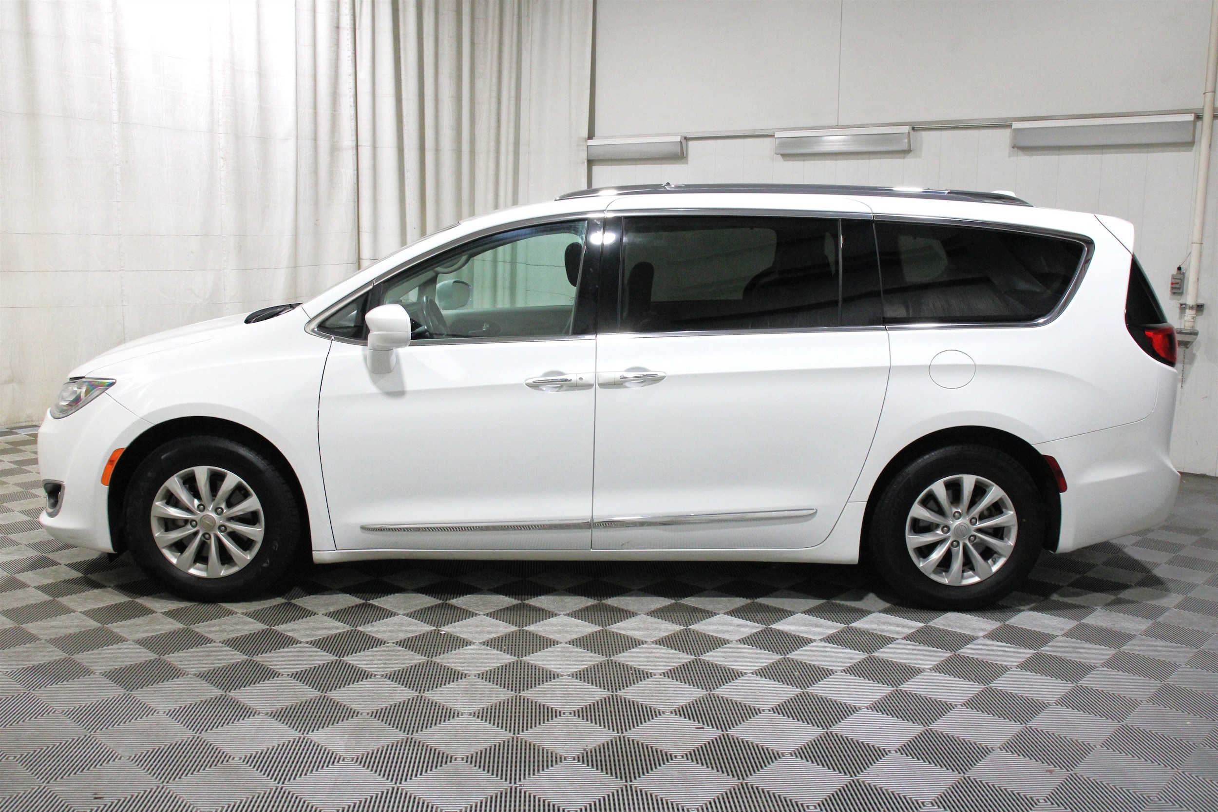 2018 Chrysler Pacifica Touring L - Photo 36