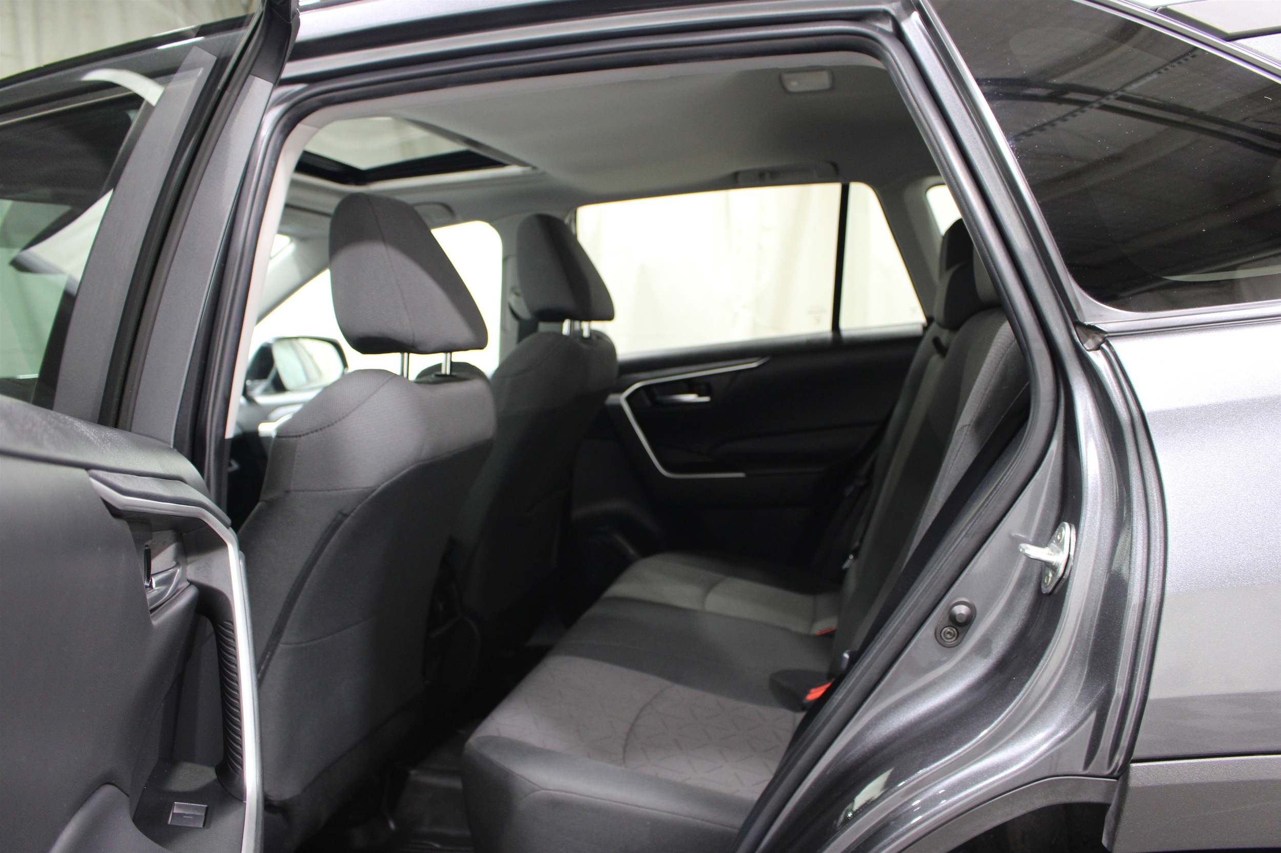 2023 Toyota RAV4 XLE - Photo 19
