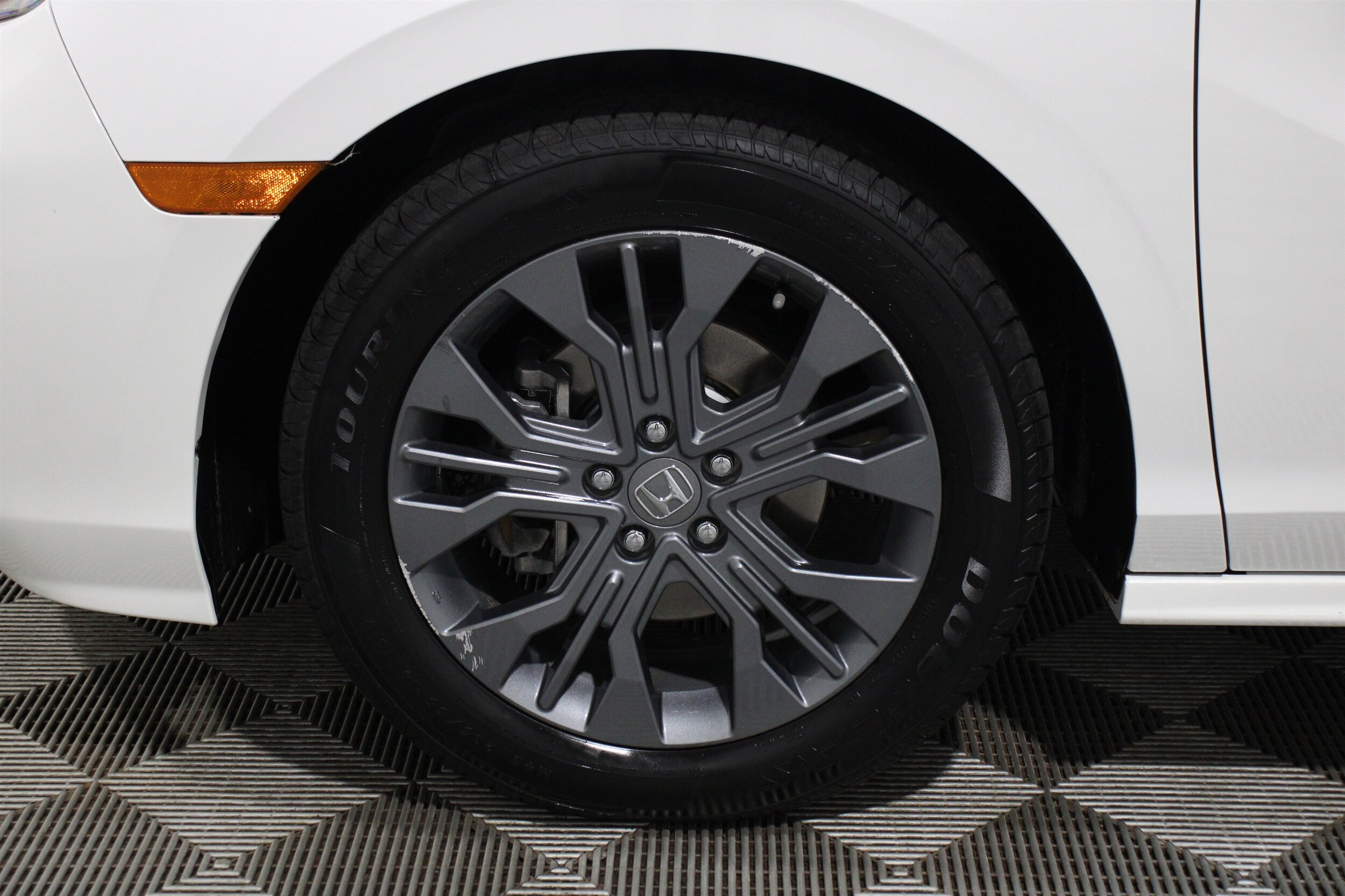 2025 Honda Odyssey Touring - Photo 43