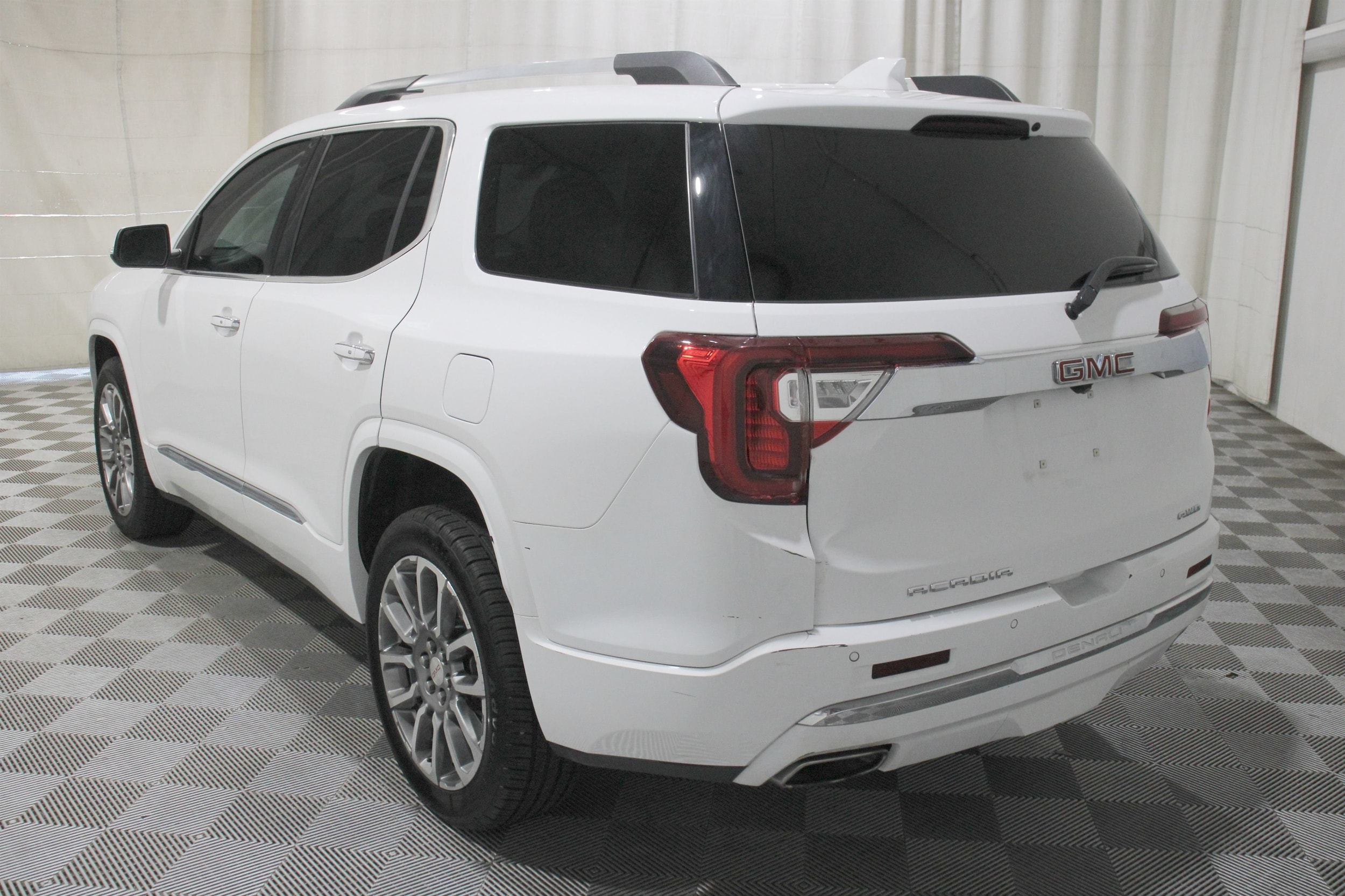 2023 GMC Acadia Denali - Photo 38