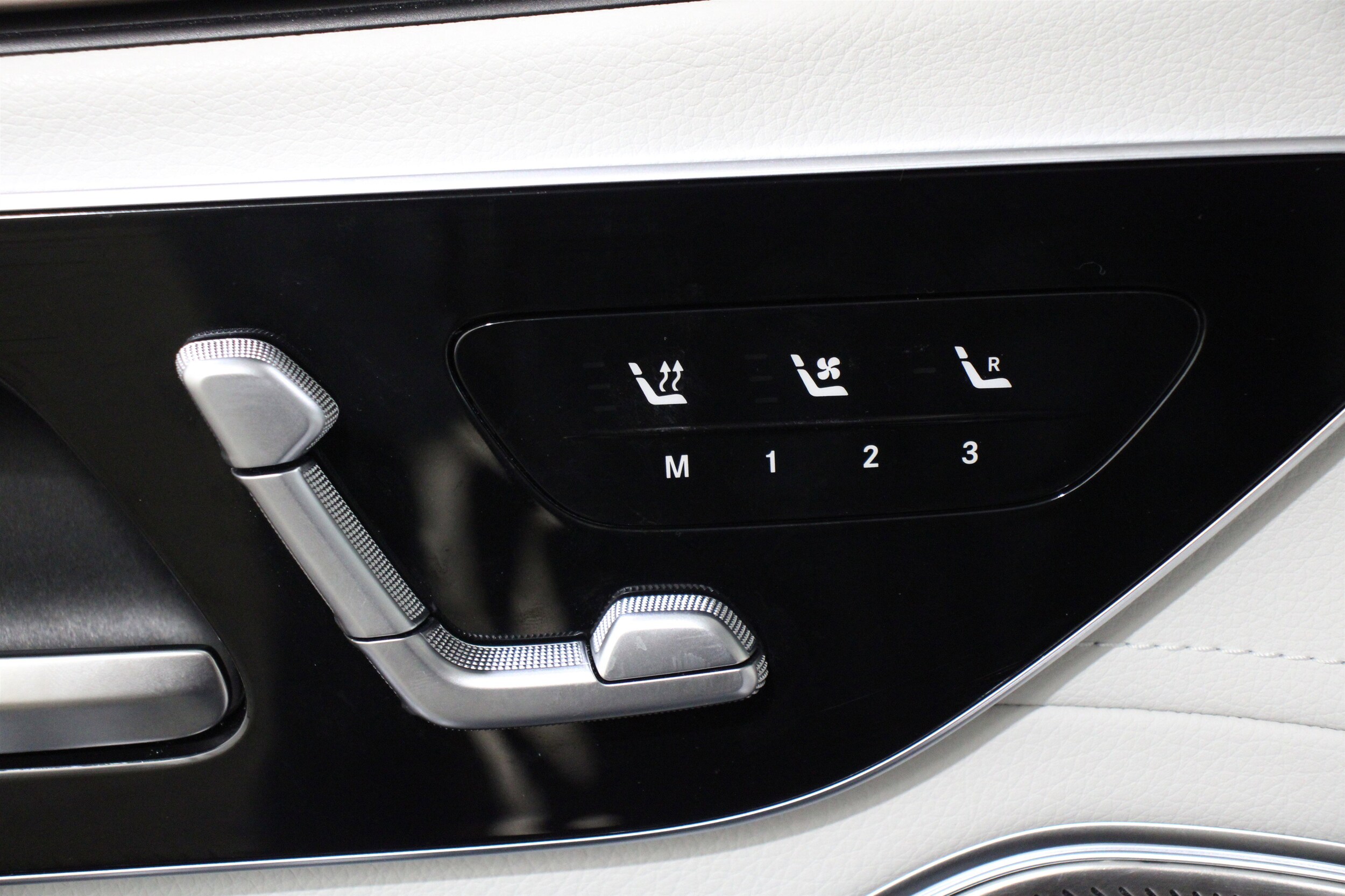 2024 Mercedes Benz EQS-Class SUV photo 4