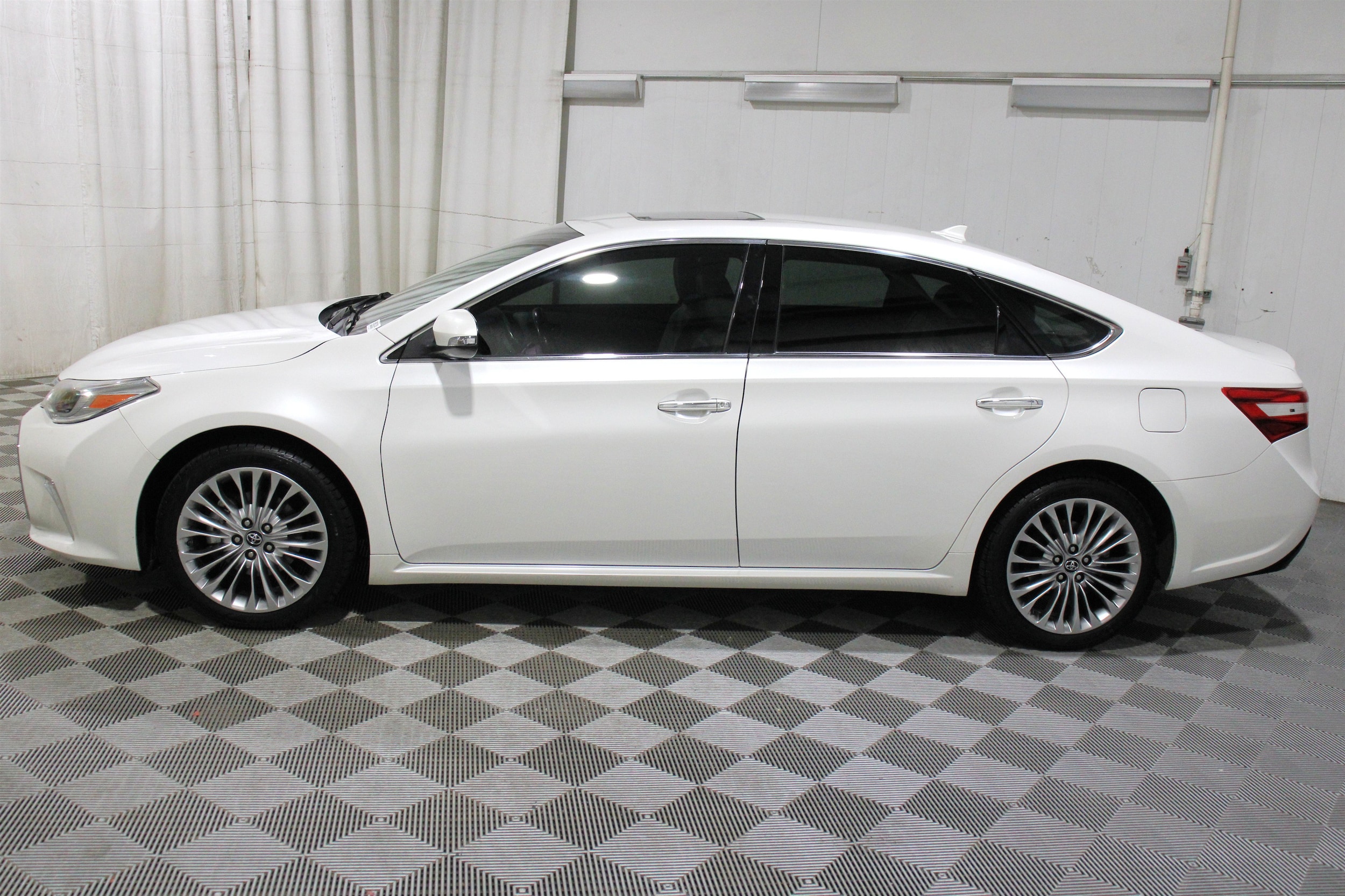 2018 Toyota Avalon Limited - Photo 35