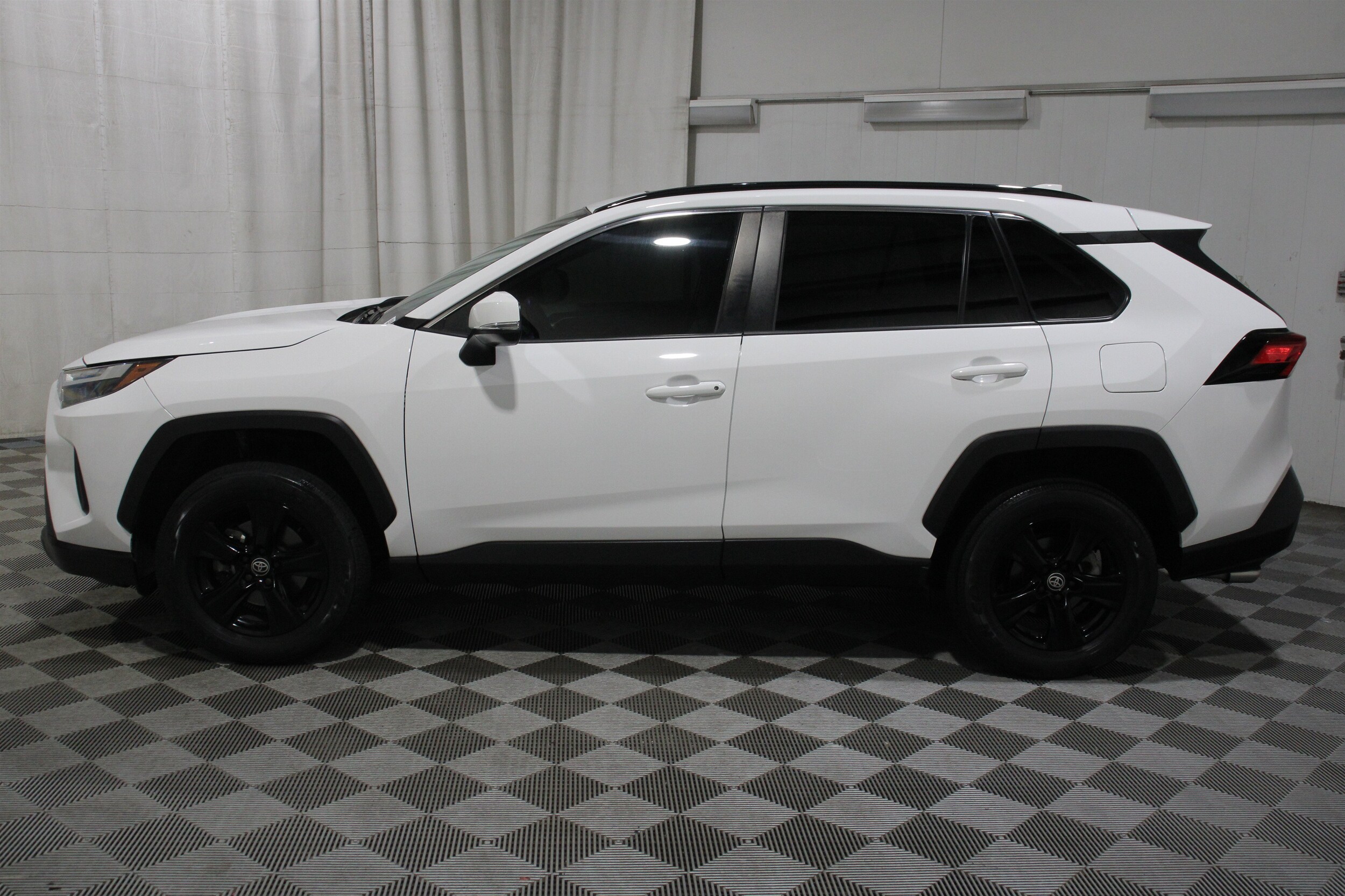 2022 Toyota RAV4 XLE - Photo 36