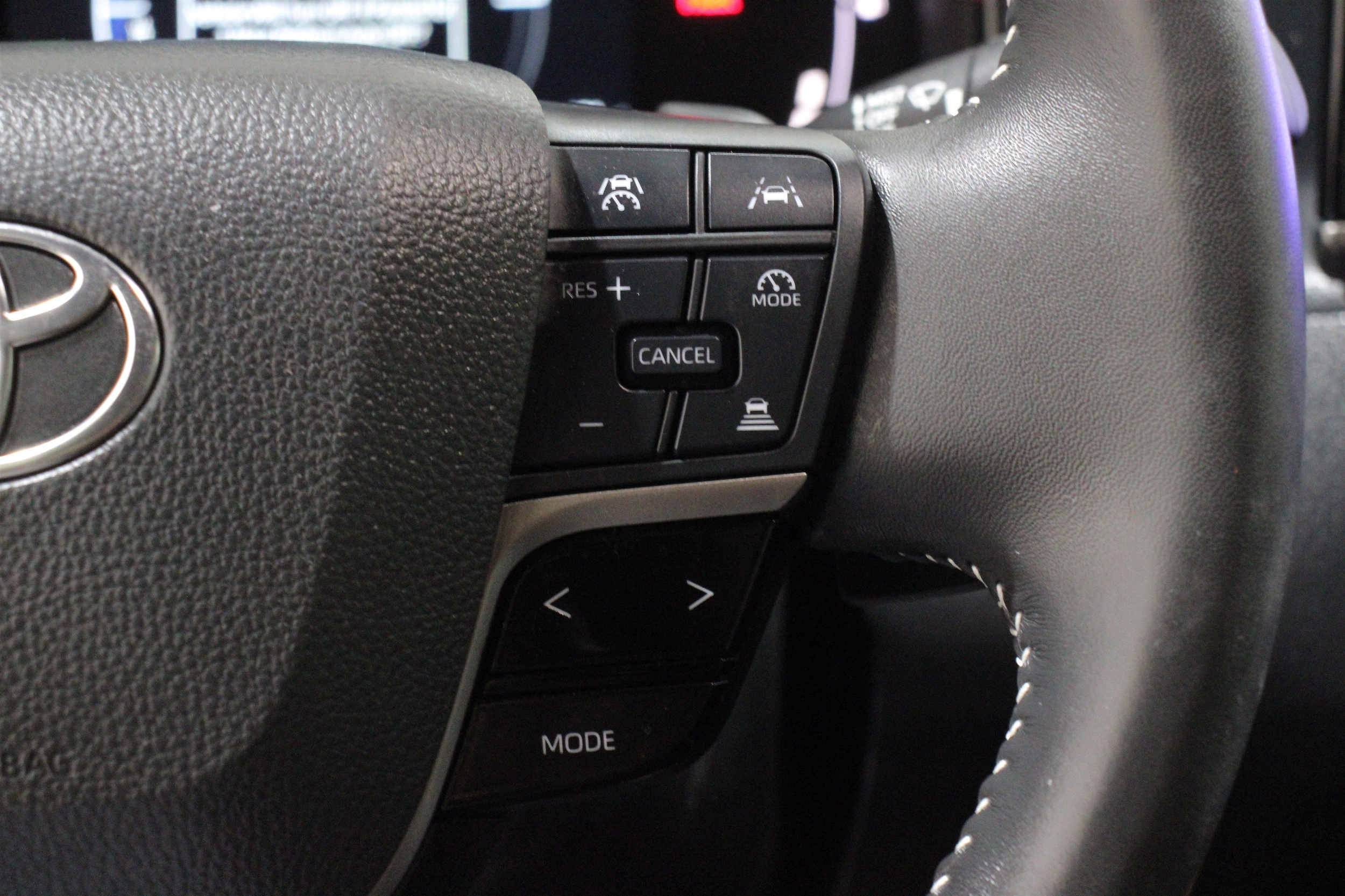2025 Toyota Camry SE - Photo 10