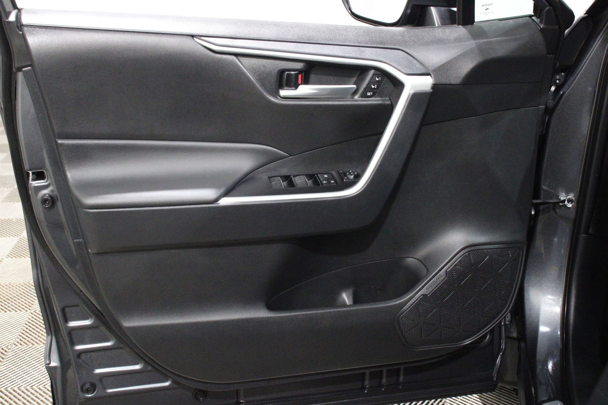 2025 Toyota RAV4 XLE Premium - Photo 6
