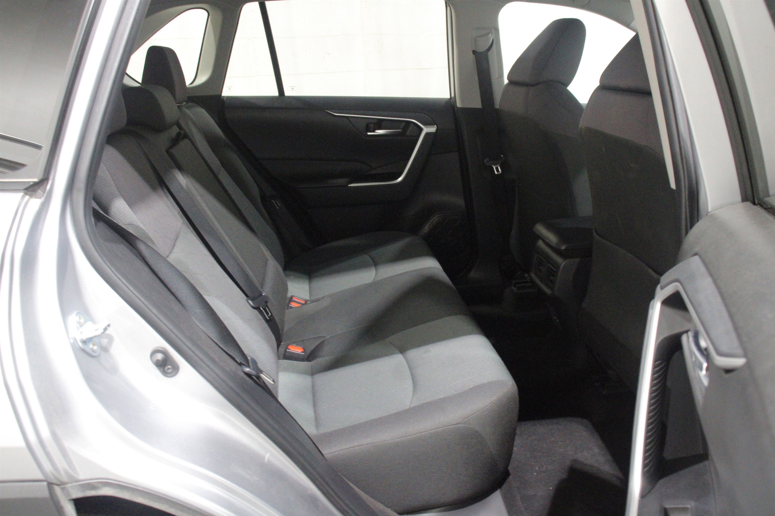 2025 Toyota RAV4 XLE - Photo 26