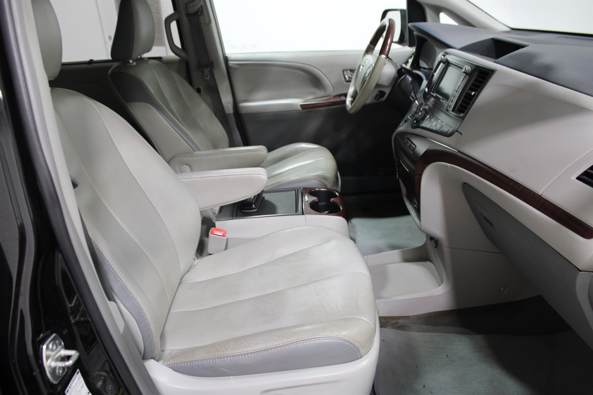 2014 Toyota Sienna Limited - Photo 26