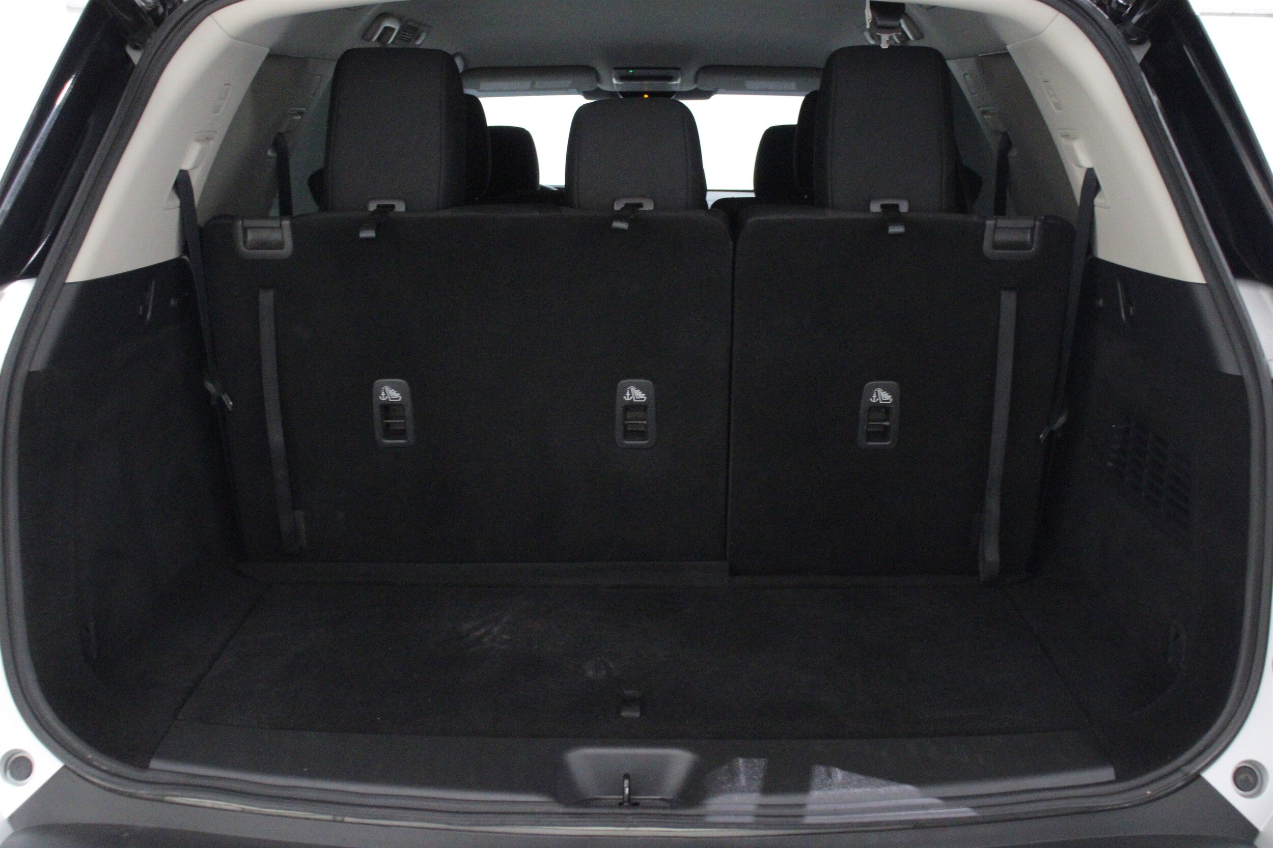 2025 Nissan Pathfinder SV - Photo 25
