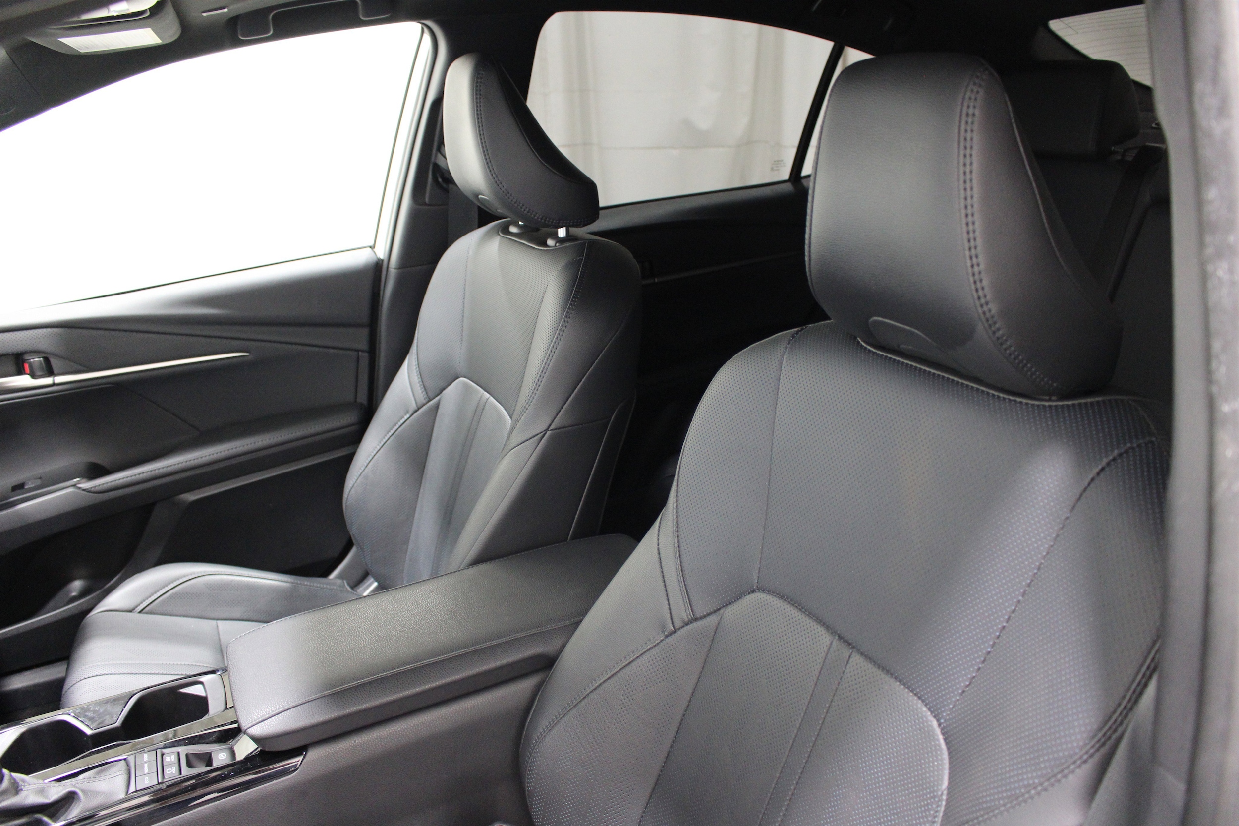 2025 Toyota Camry XSE - Photo 4