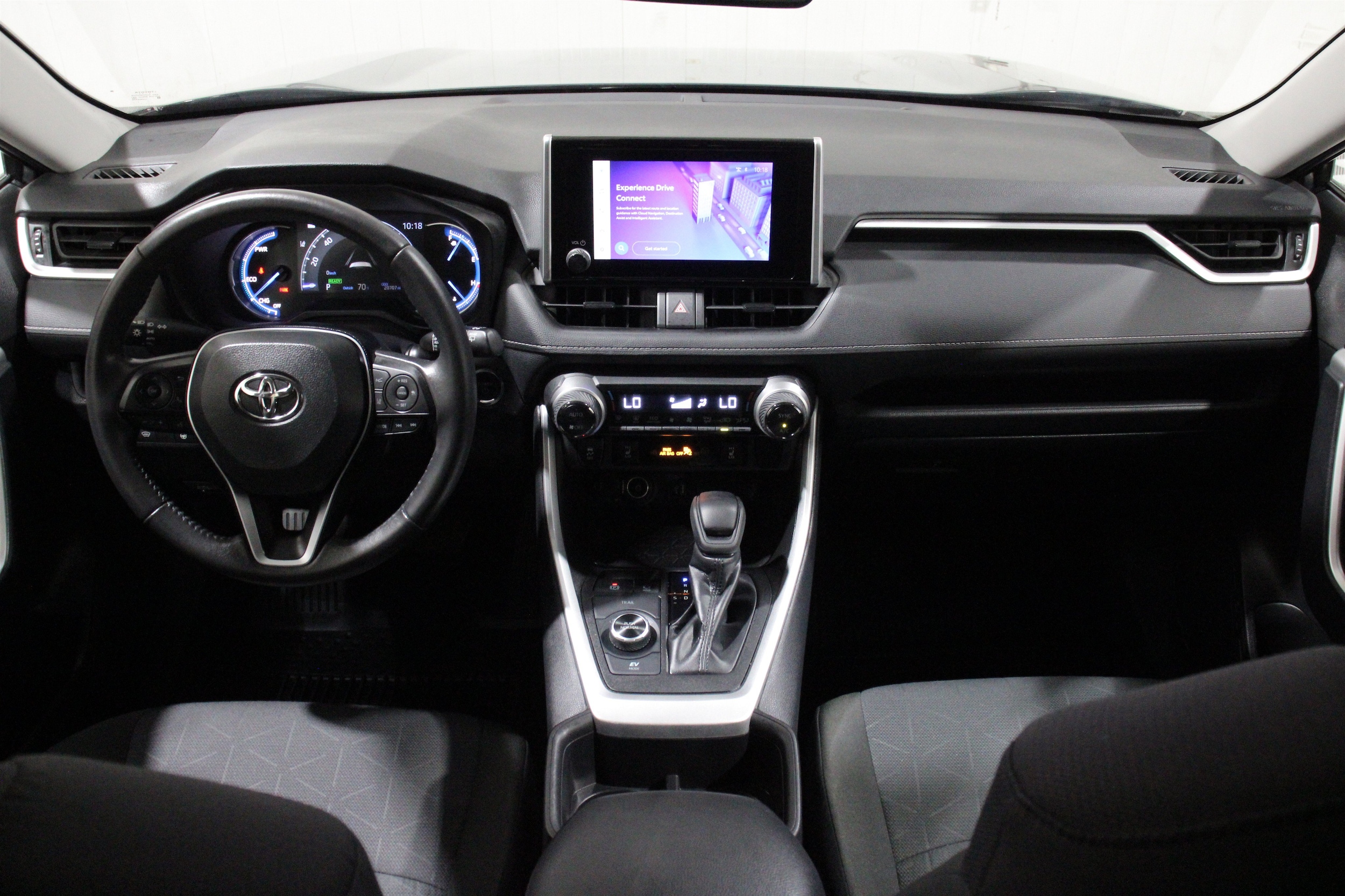2025 Toyota RAV4 XLE - Photo 2