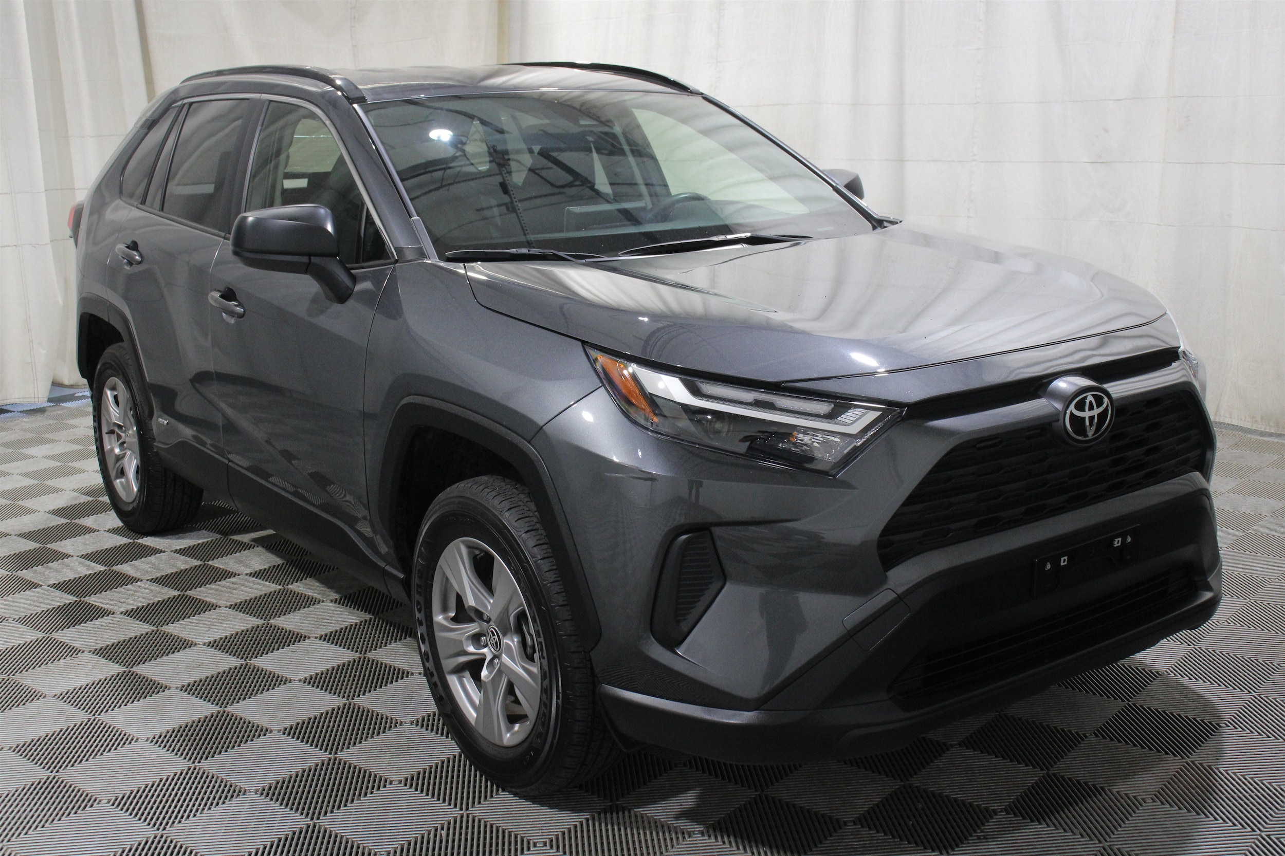 2025 Toyota RAV4 LE - Photo 30