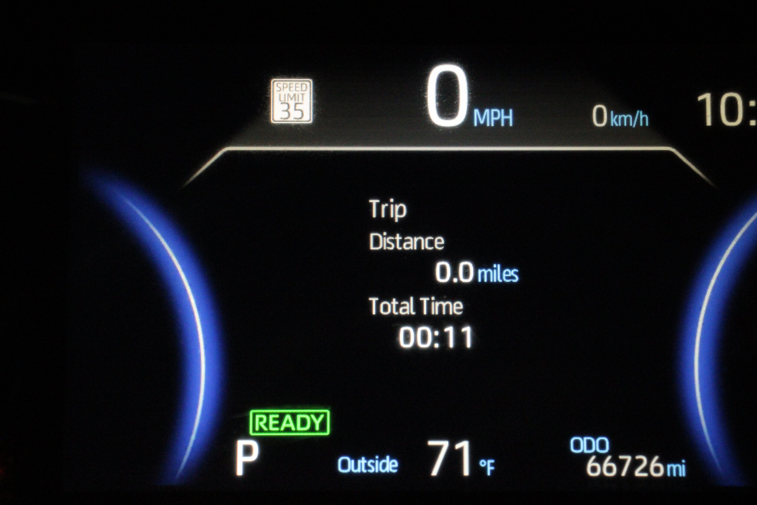2024 Toyota RAV4 LE - Photo 13