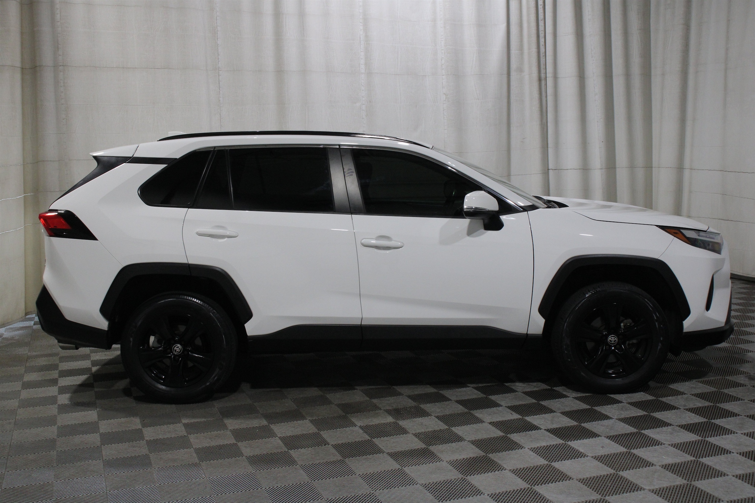 2022 Toyota RAV4 XLE - Photo 32