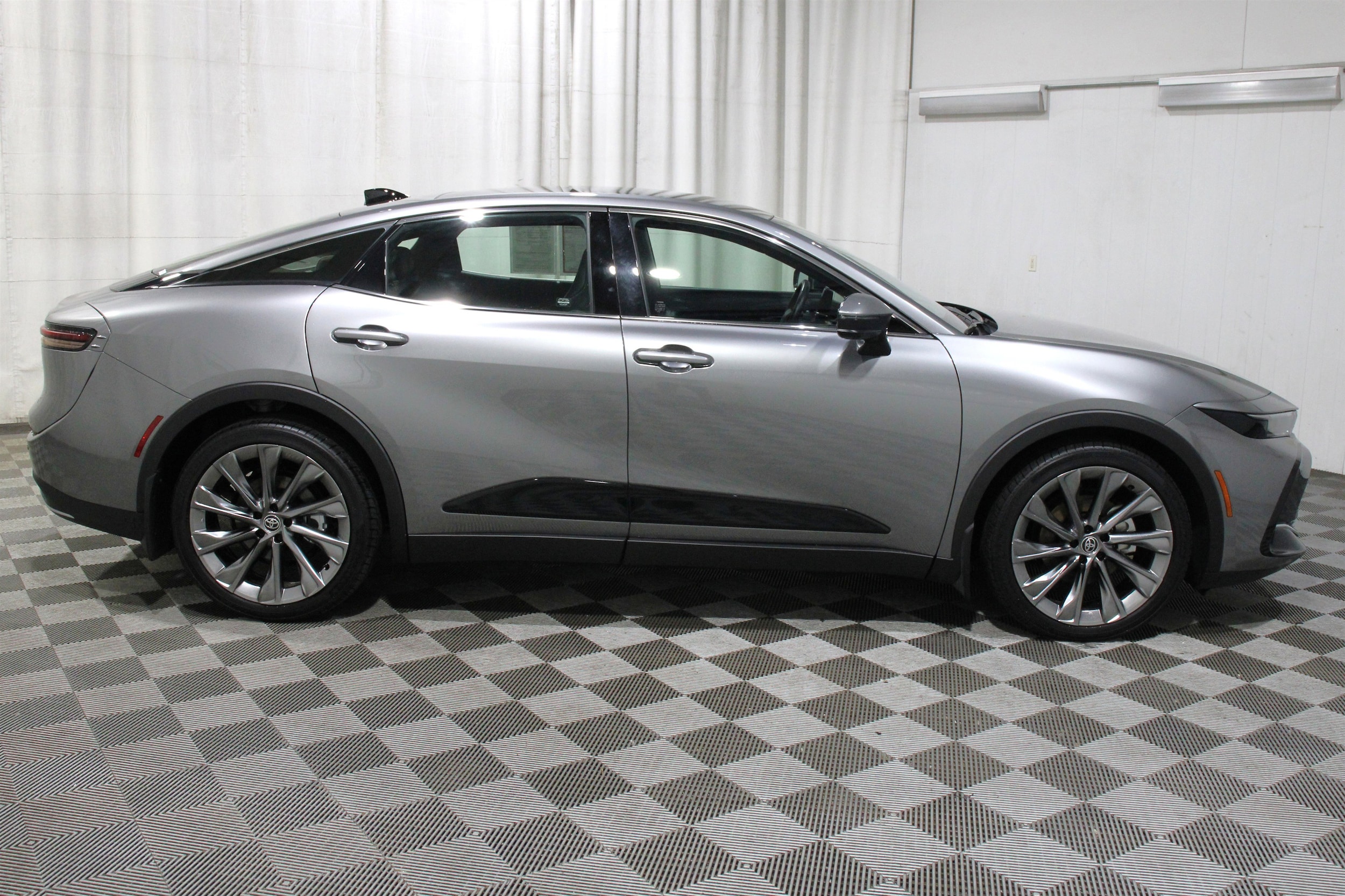 2025 Toyota Crown Limited - Photo 27