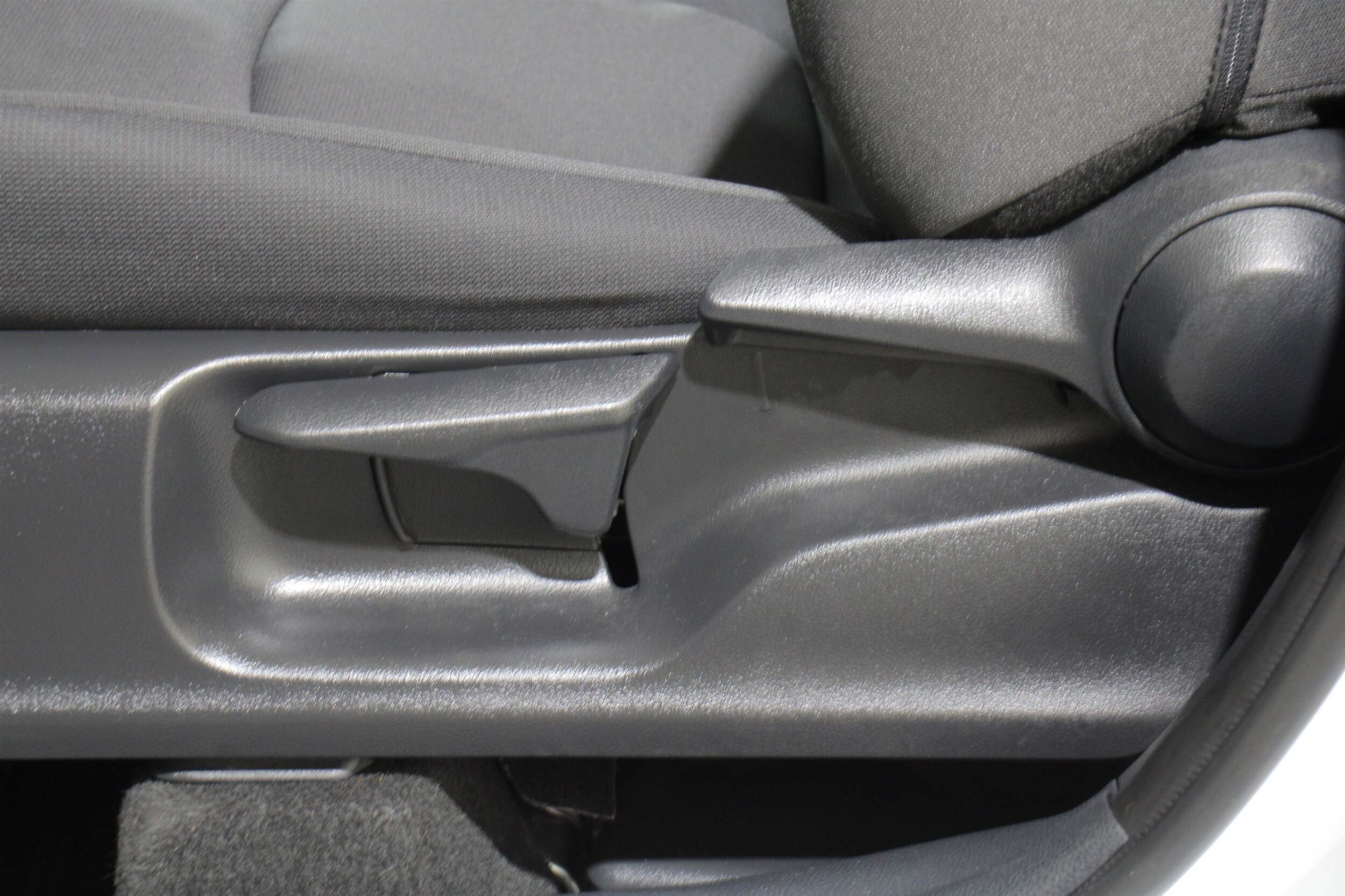 2022 Toyota Corolla Cross LE photo 2