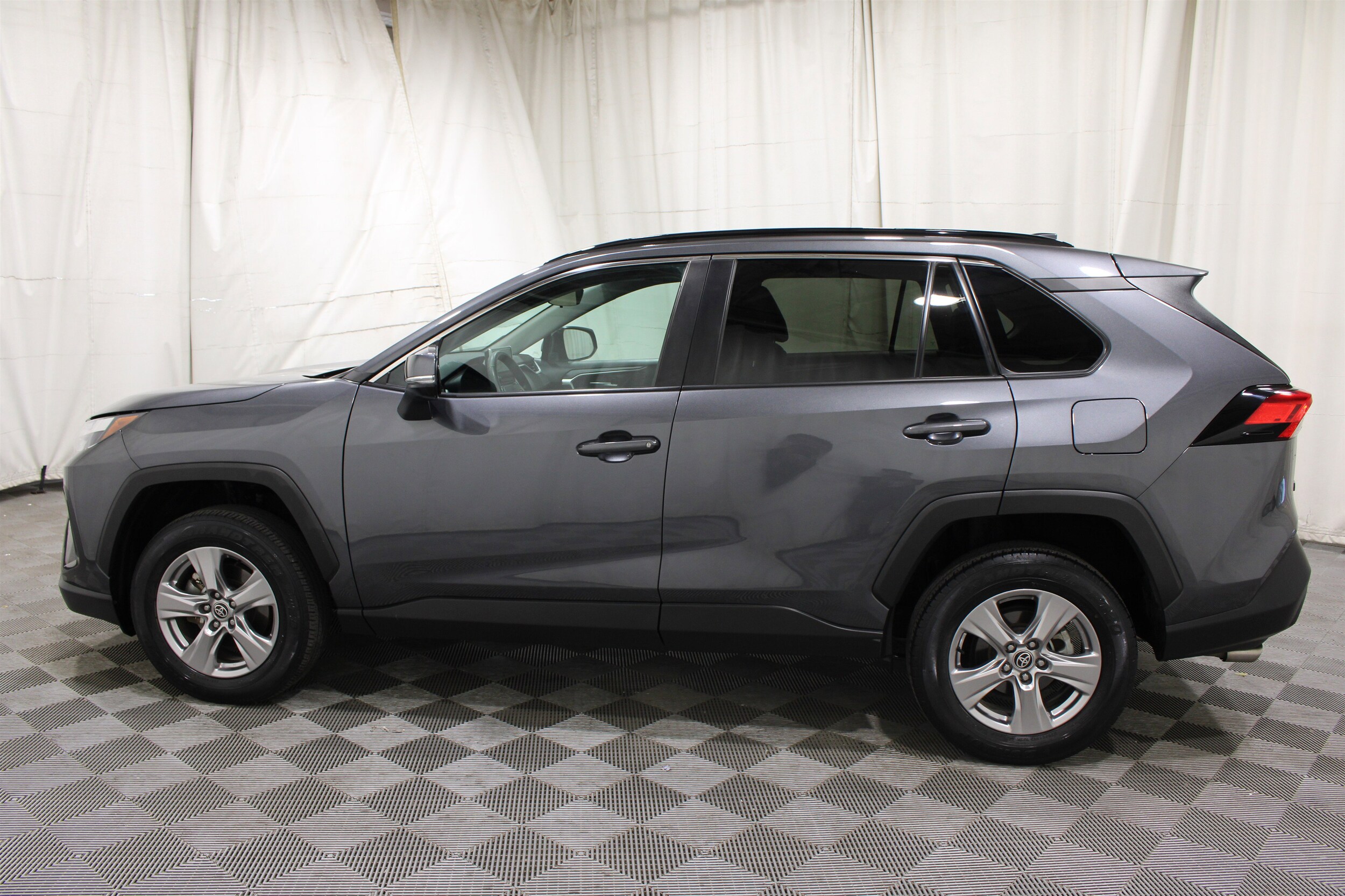 2023 Toyota RAV4 XLE - Photo 32