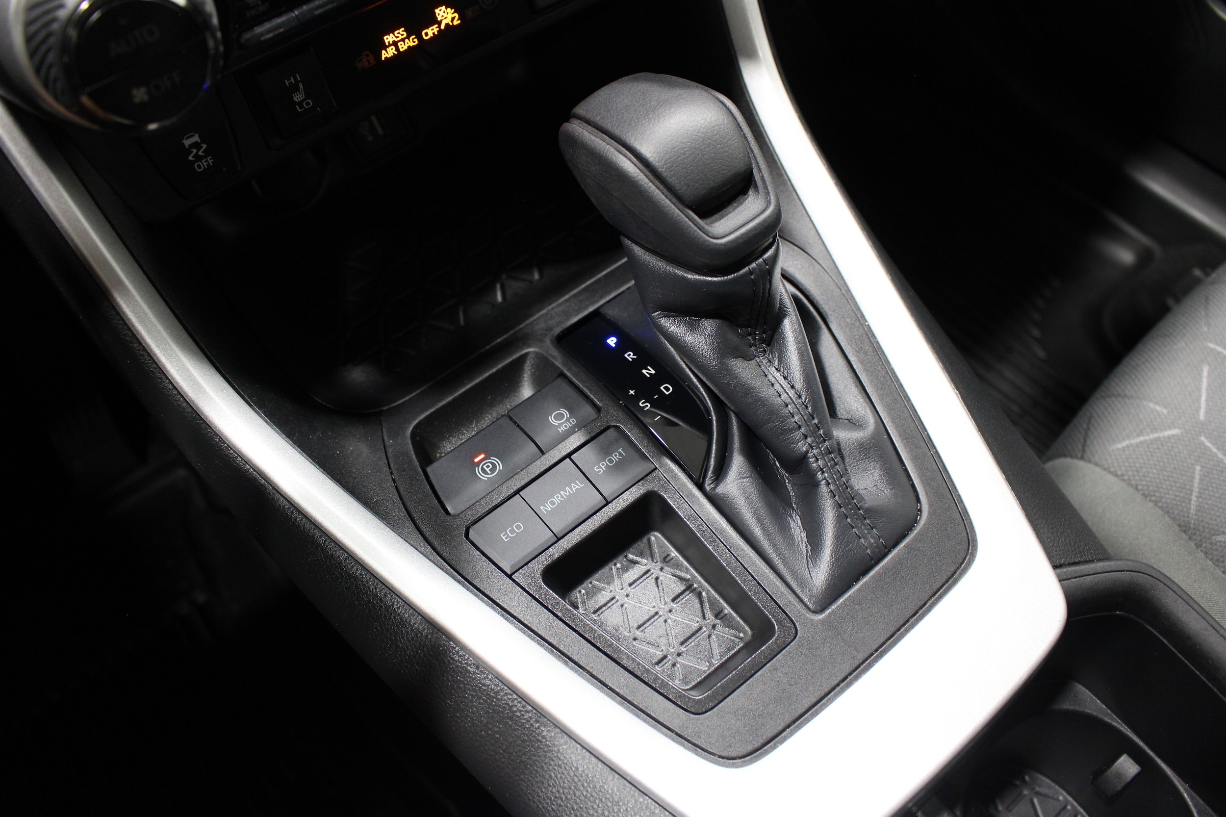 2023 Toyota RAV4 XLE - Photo 17