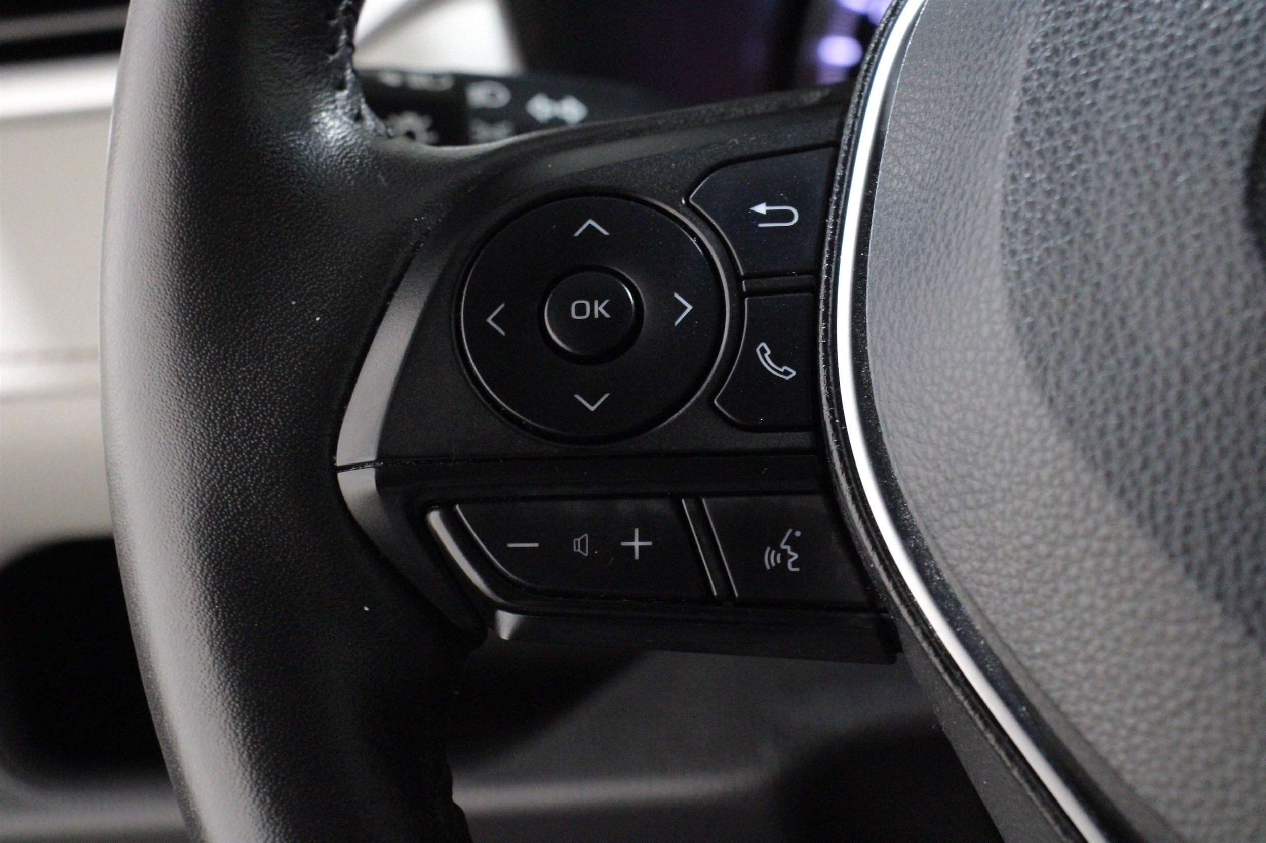 2022 Toyota RAV4 XLE - Photo 9