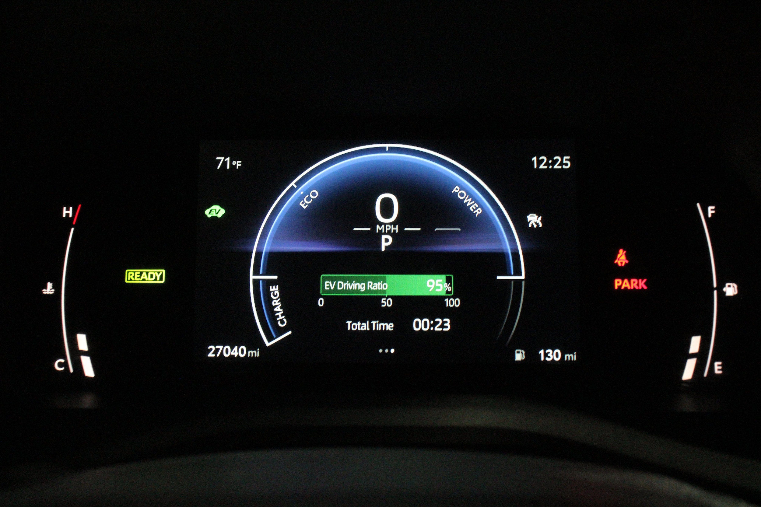 2025 Toyota Camry LE - Photo 13