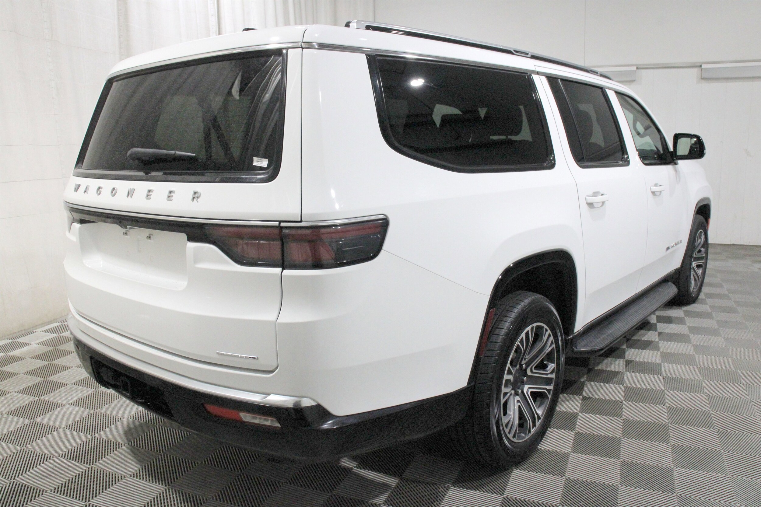 2024 Jeep Wagoneer L Series II - Photo 35