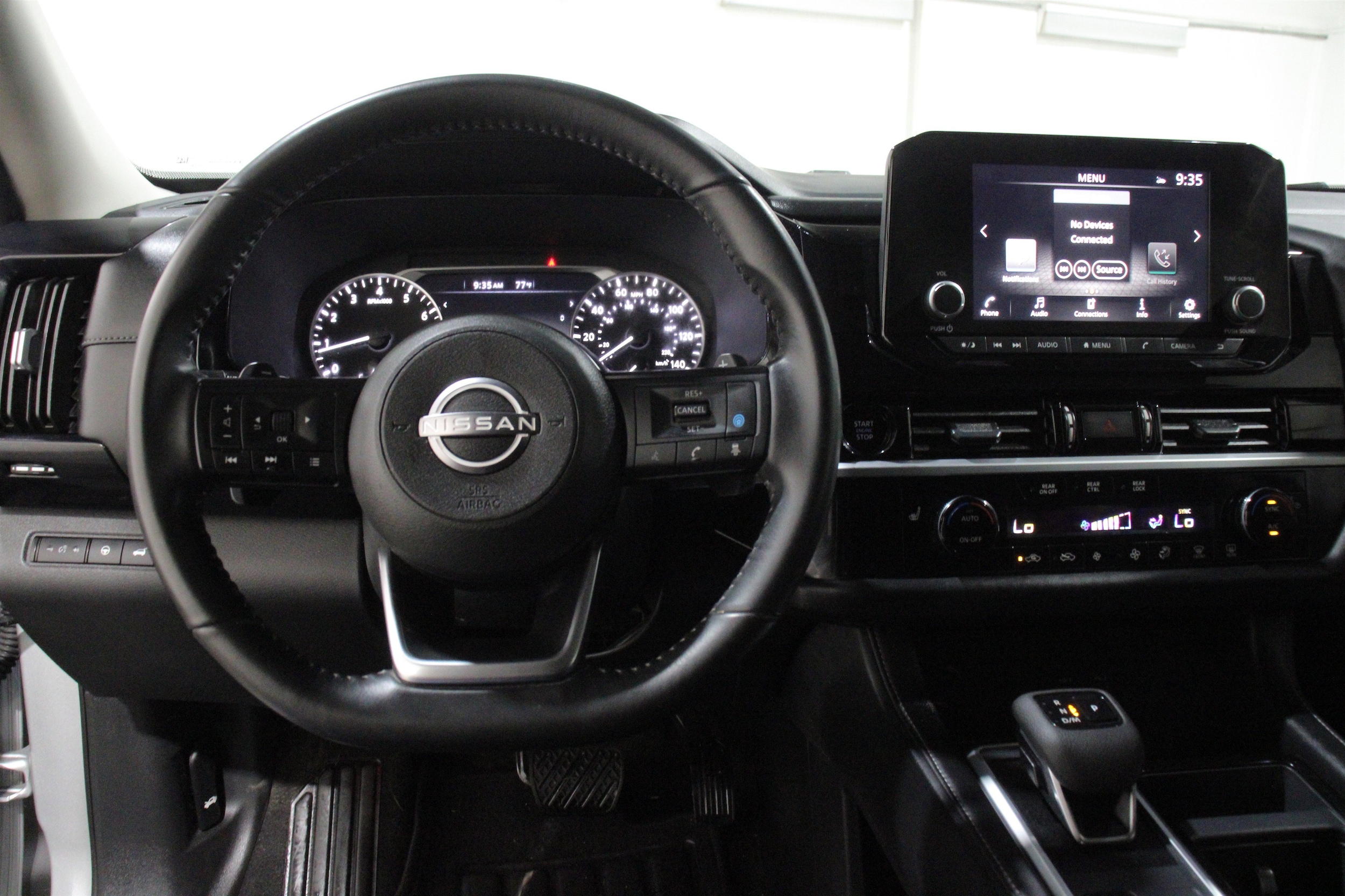 2025 Nissan Pathfinder SV - Photo 8