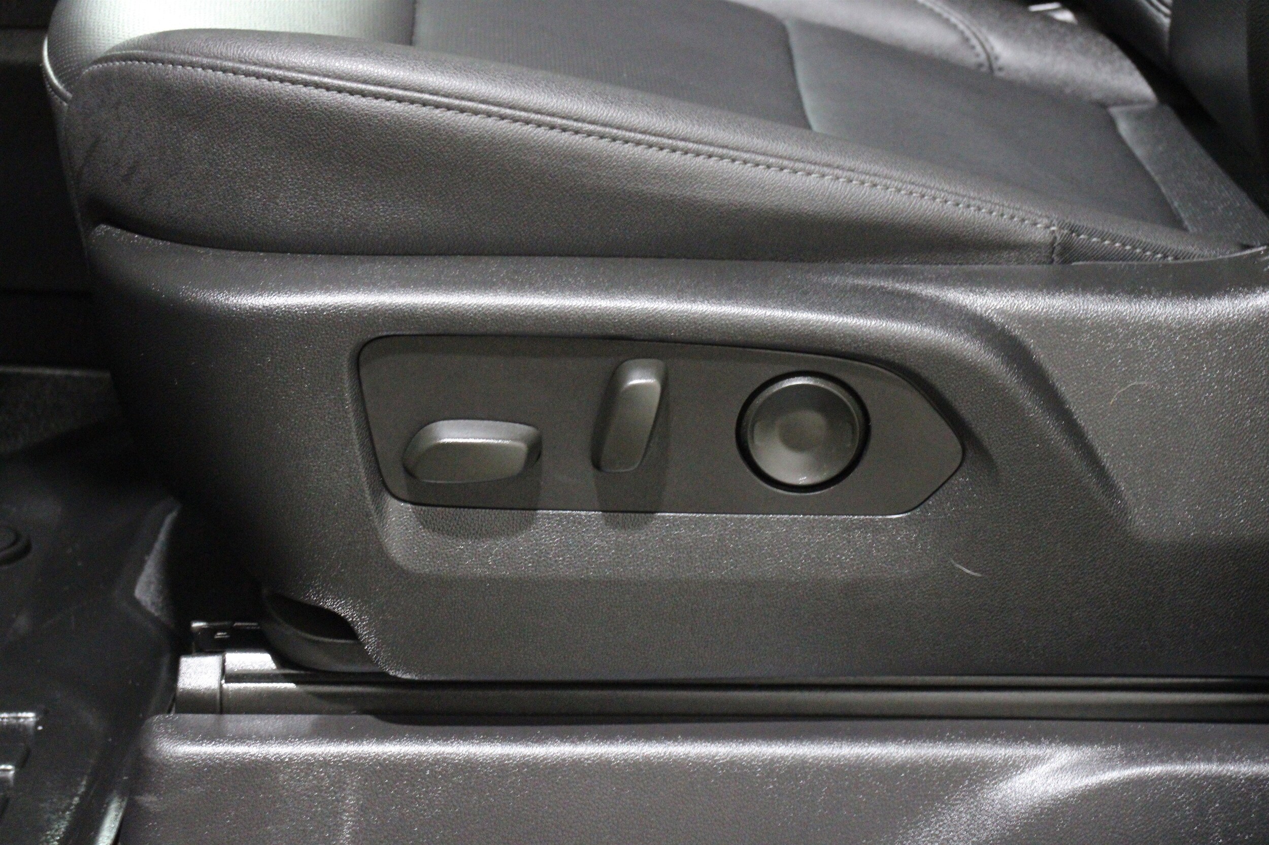 2025 Chevrolet Silverado 1500 LTZ - Photo 4