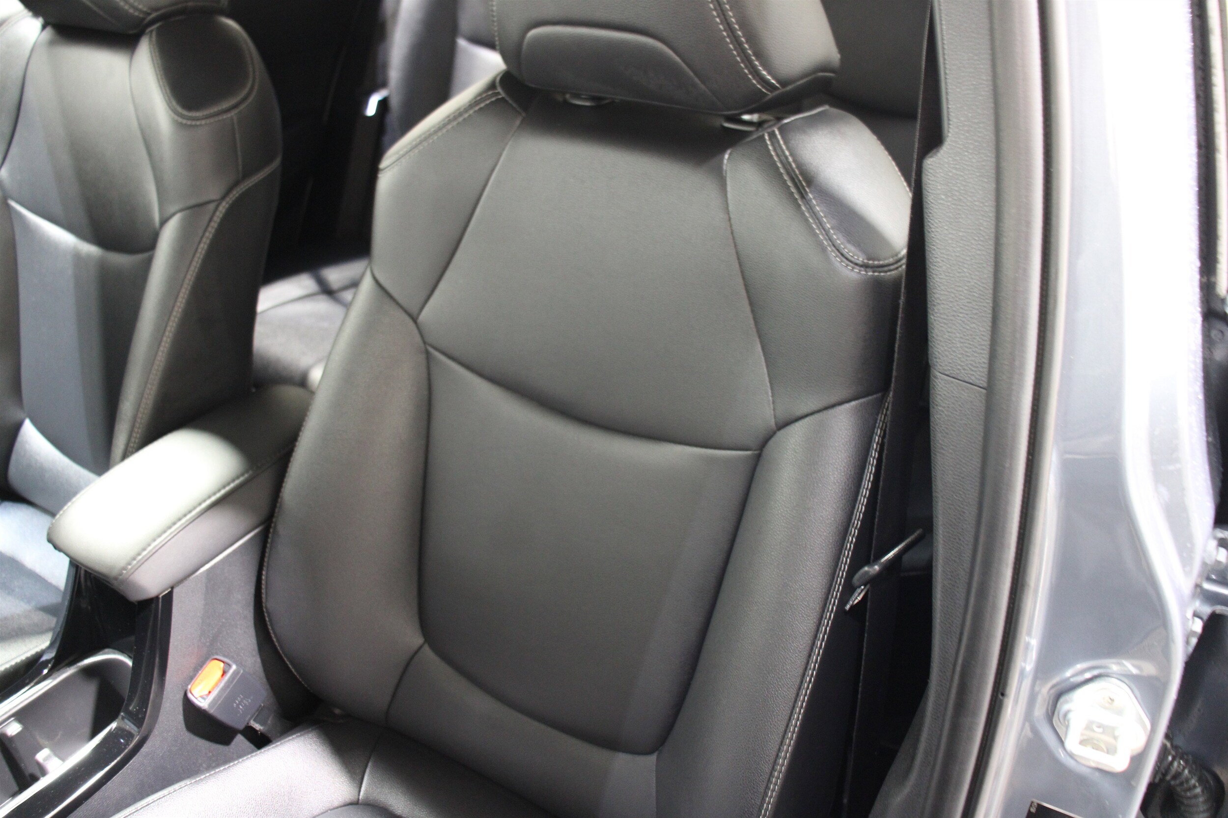 2024 Toyota Corolla Cross XLE photo 3