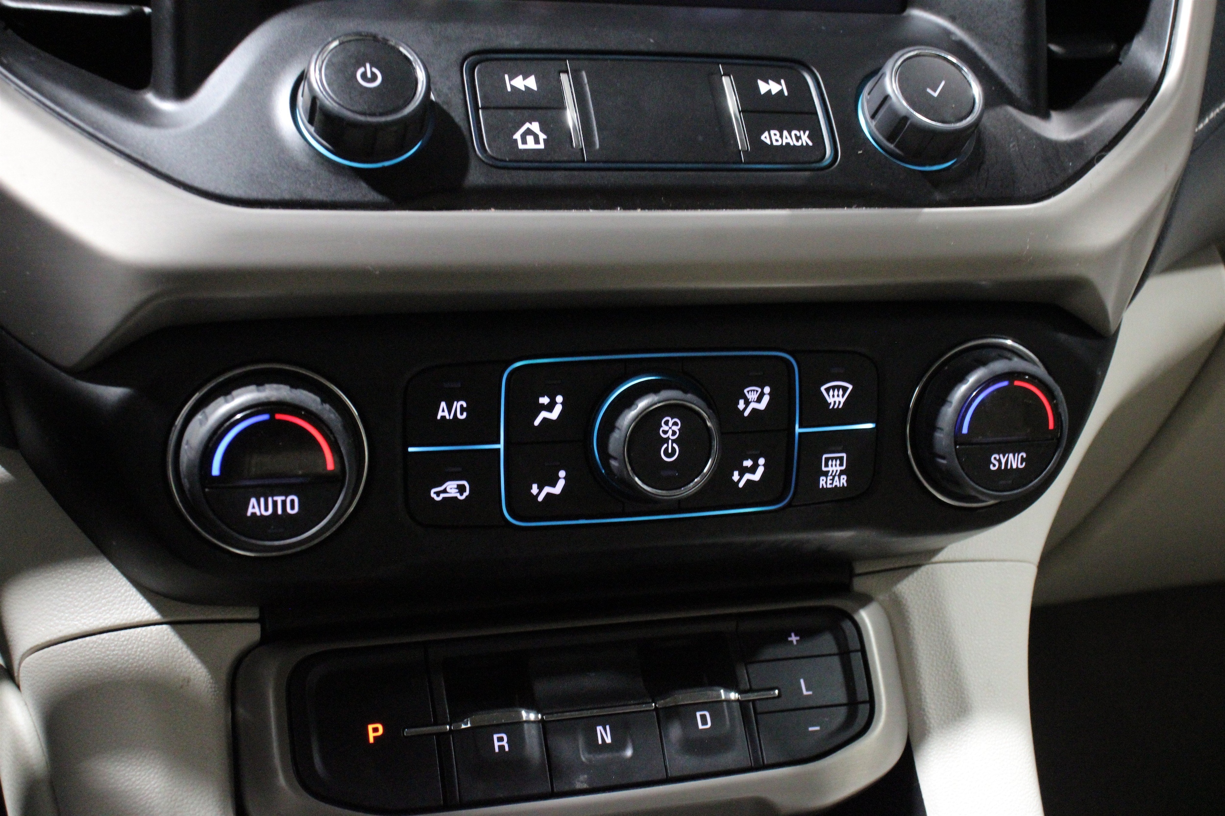 2023 GMC Acadia Denali - Photo 18