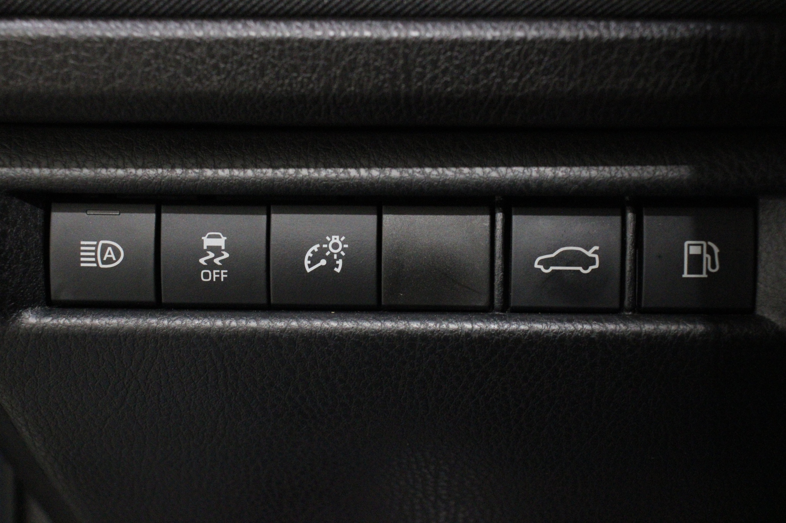 2025 Toyota Camry LE - Photo 11