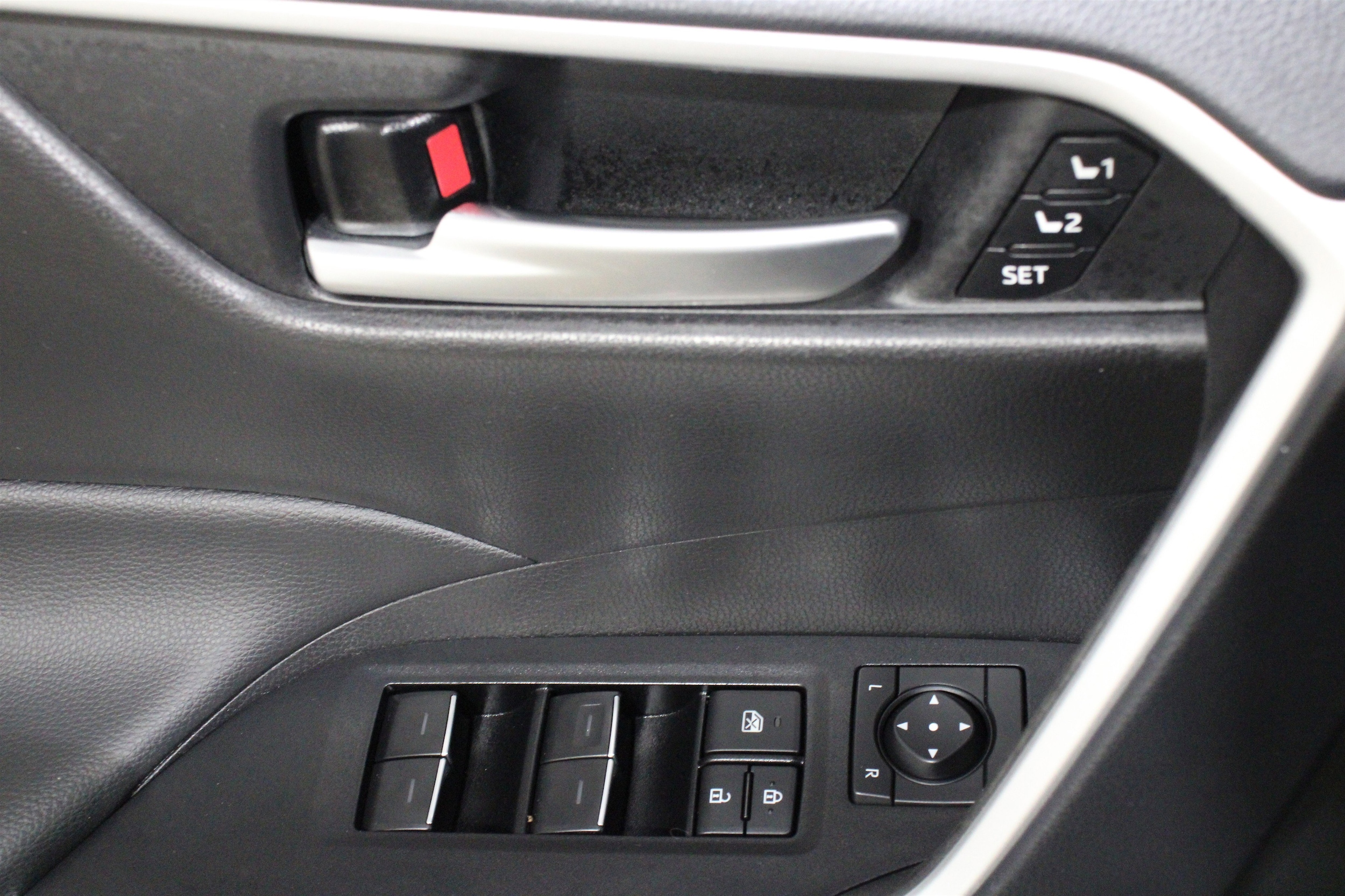 2025 Toyota RAV4 XLE Premium - Photo 7