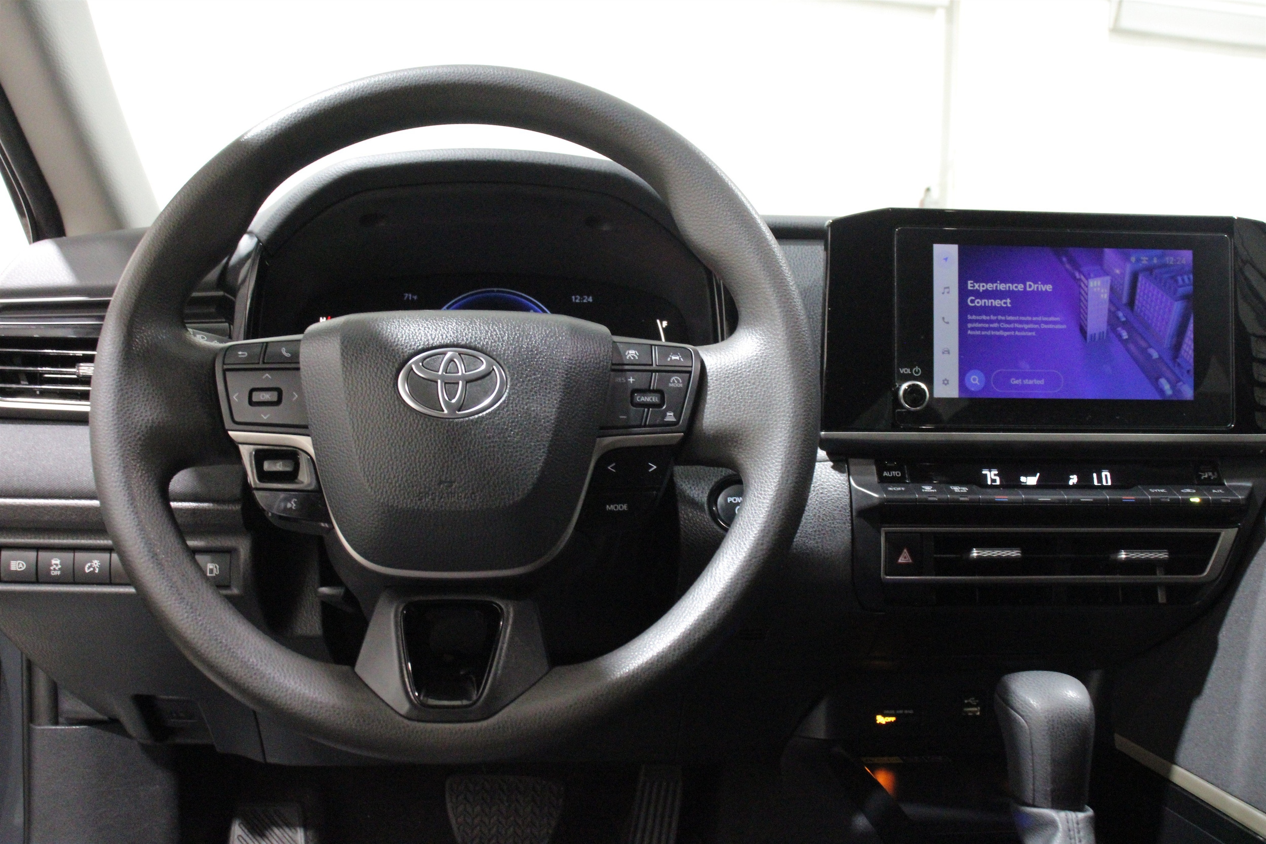 2025 Toyota Camry LE - Photo 8