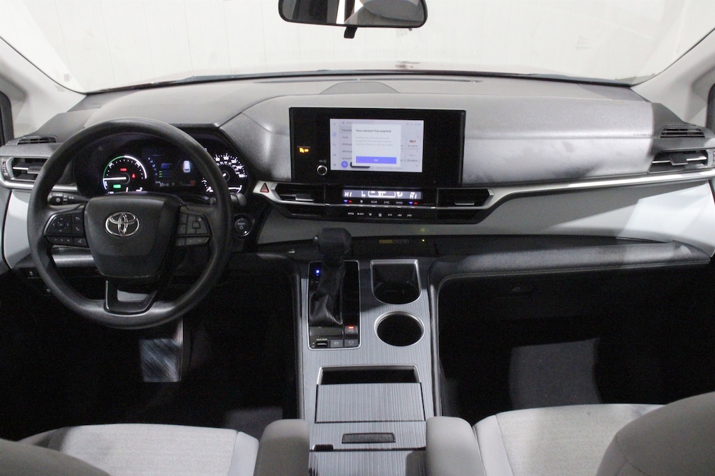 Used 2025 Toyota Sienna LE 8 Passenger Van Passenger Van