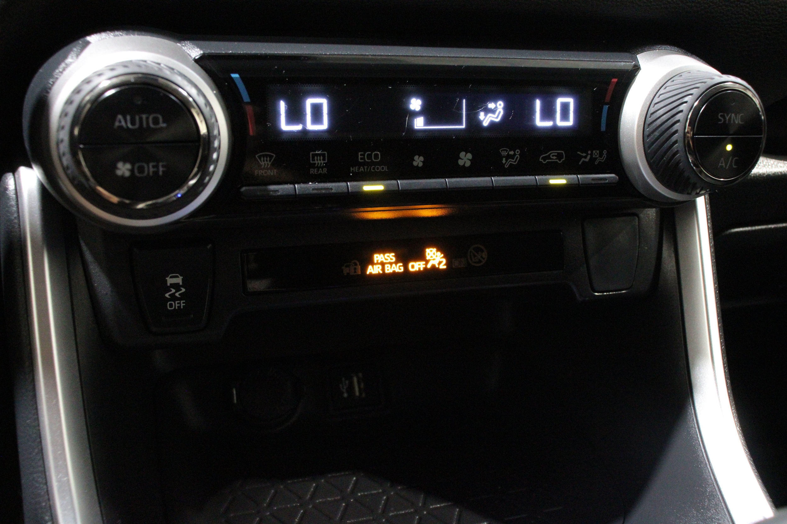 2025 Toyota RAV4 LE - Photo 19