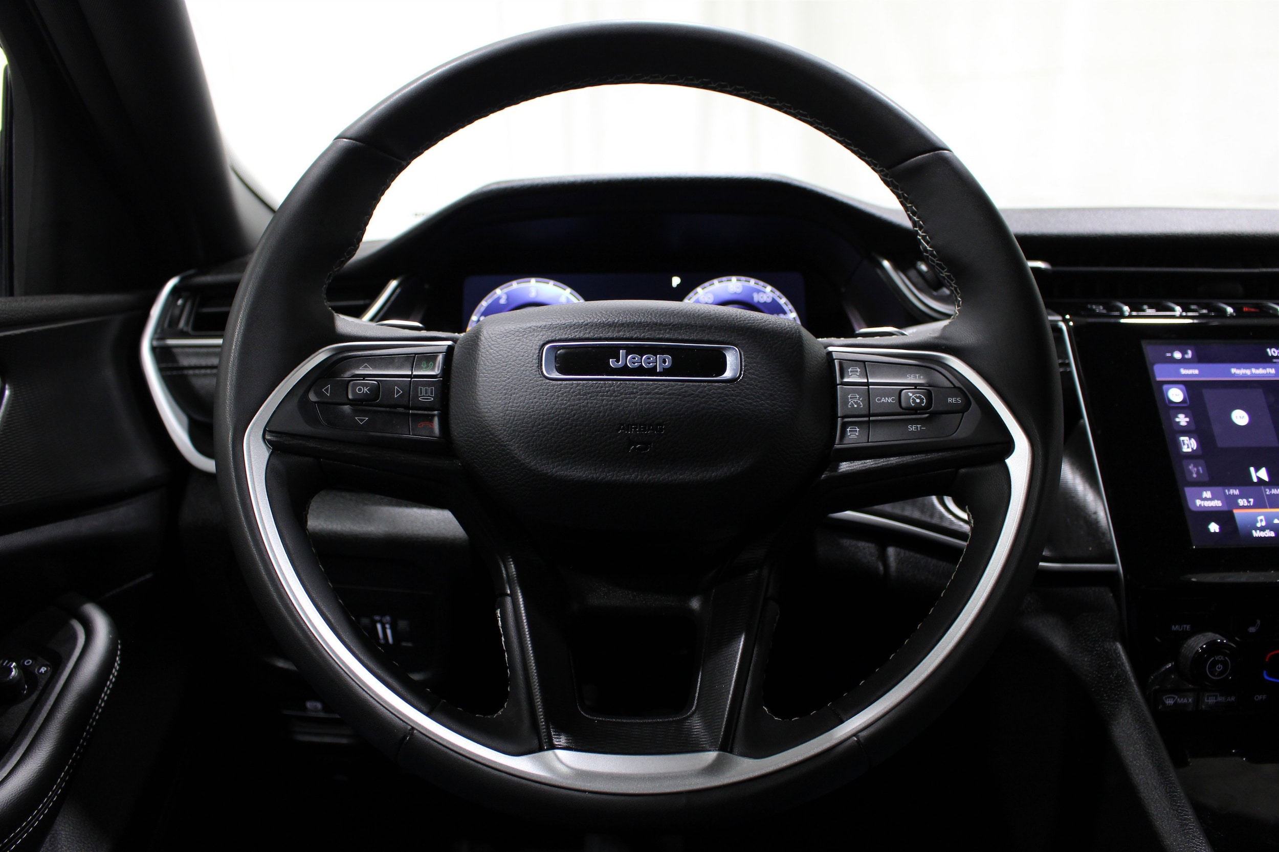 2025 Jeep Grand Cherokee Altitude - Photo 9