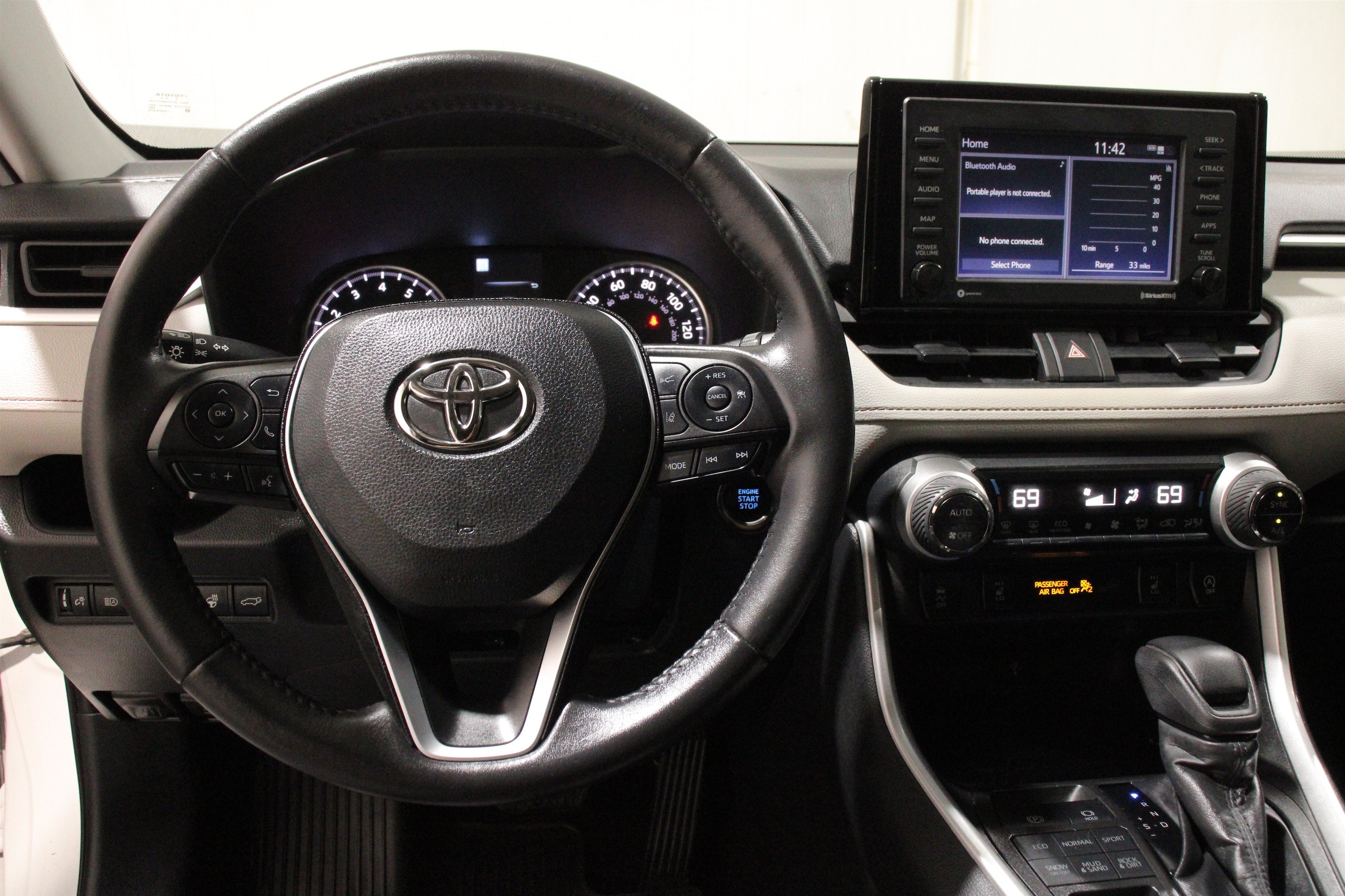 2022 Toyota RAV4 XLE - Photo 8