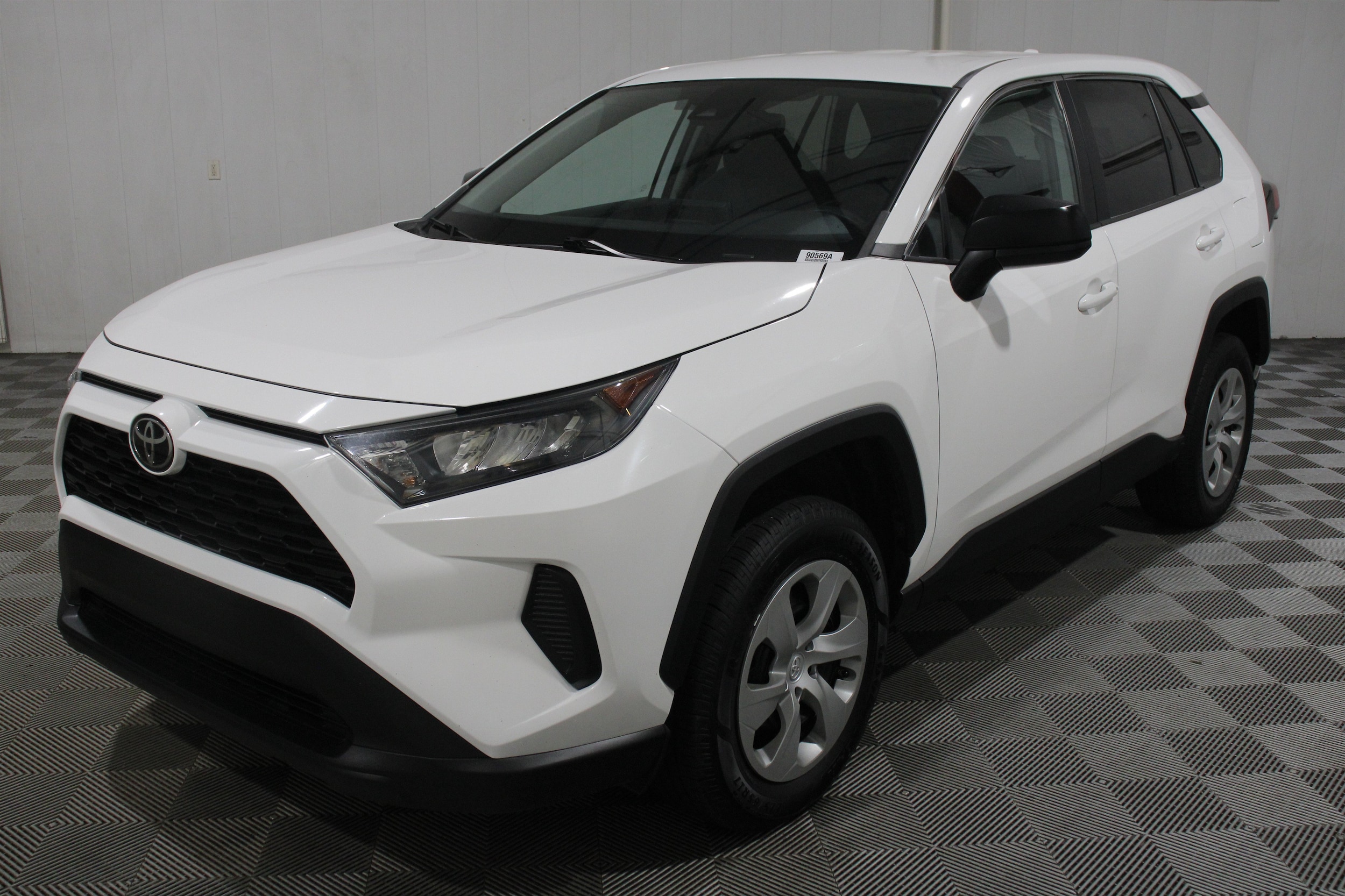 2022 Toyota RAV4 LE - Photo 35