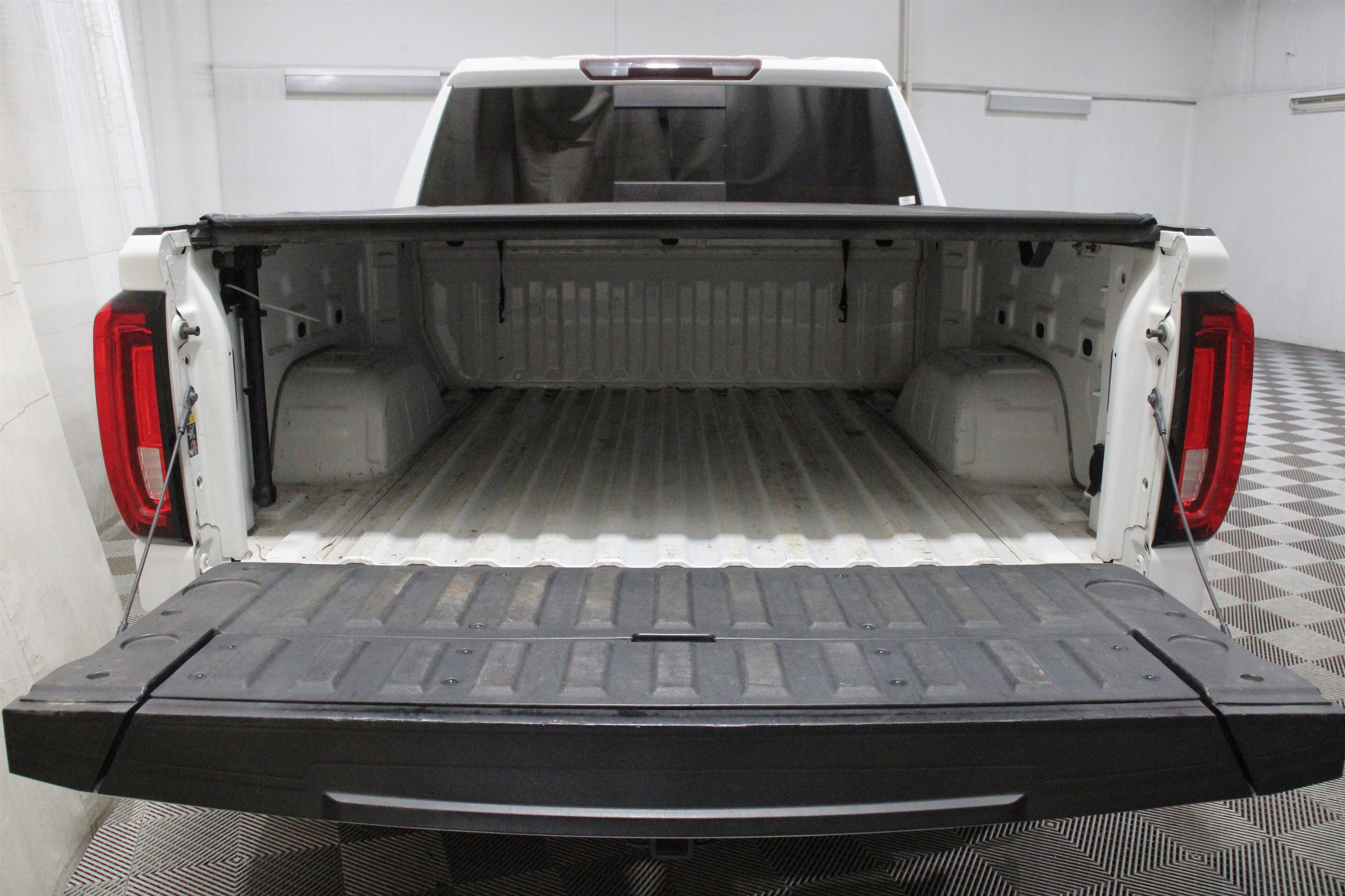 2019 GMC Sierra 1500 SLT - Photo 23