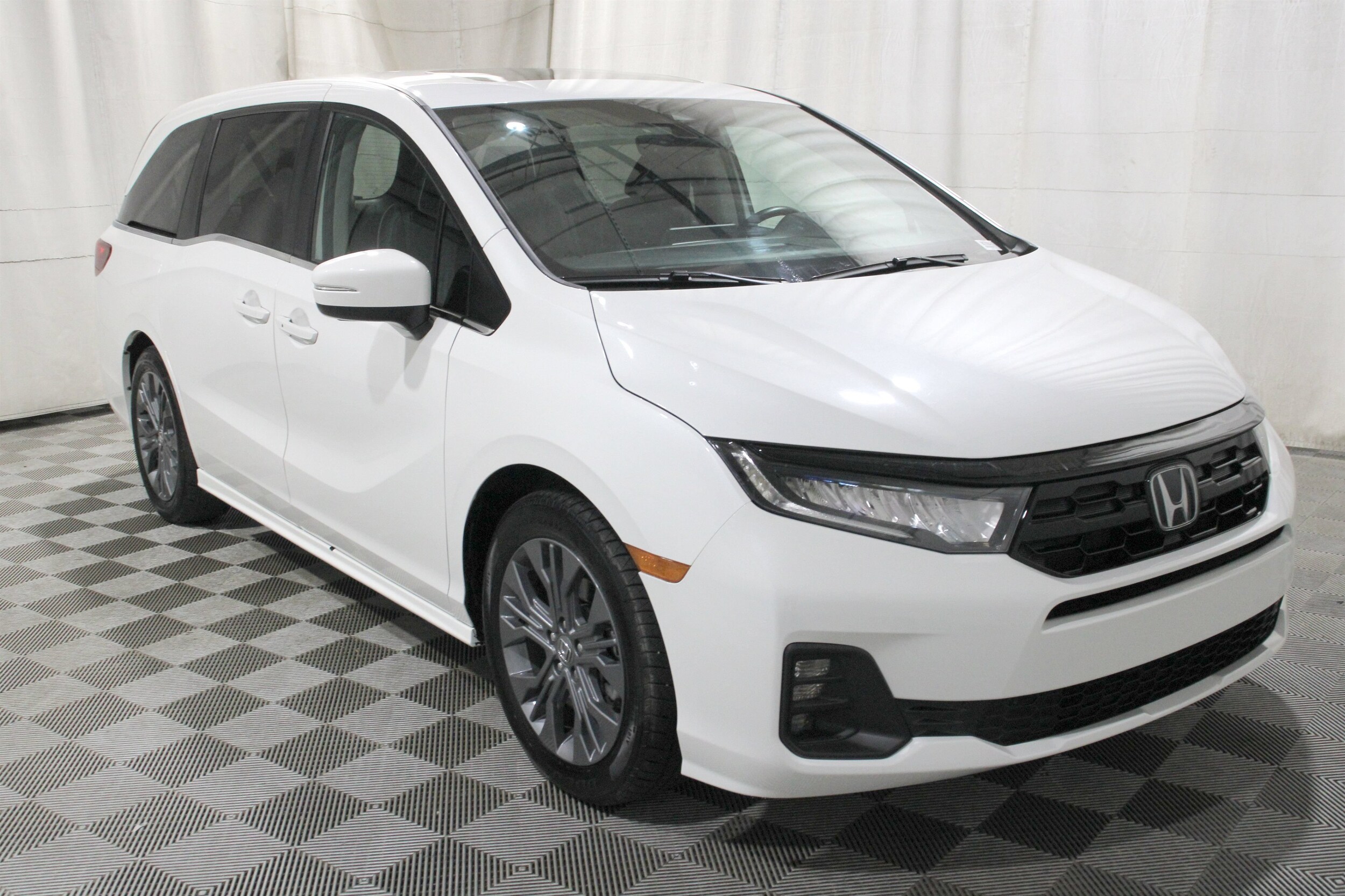 2025 Honda Odyssey Touring - Photo 35