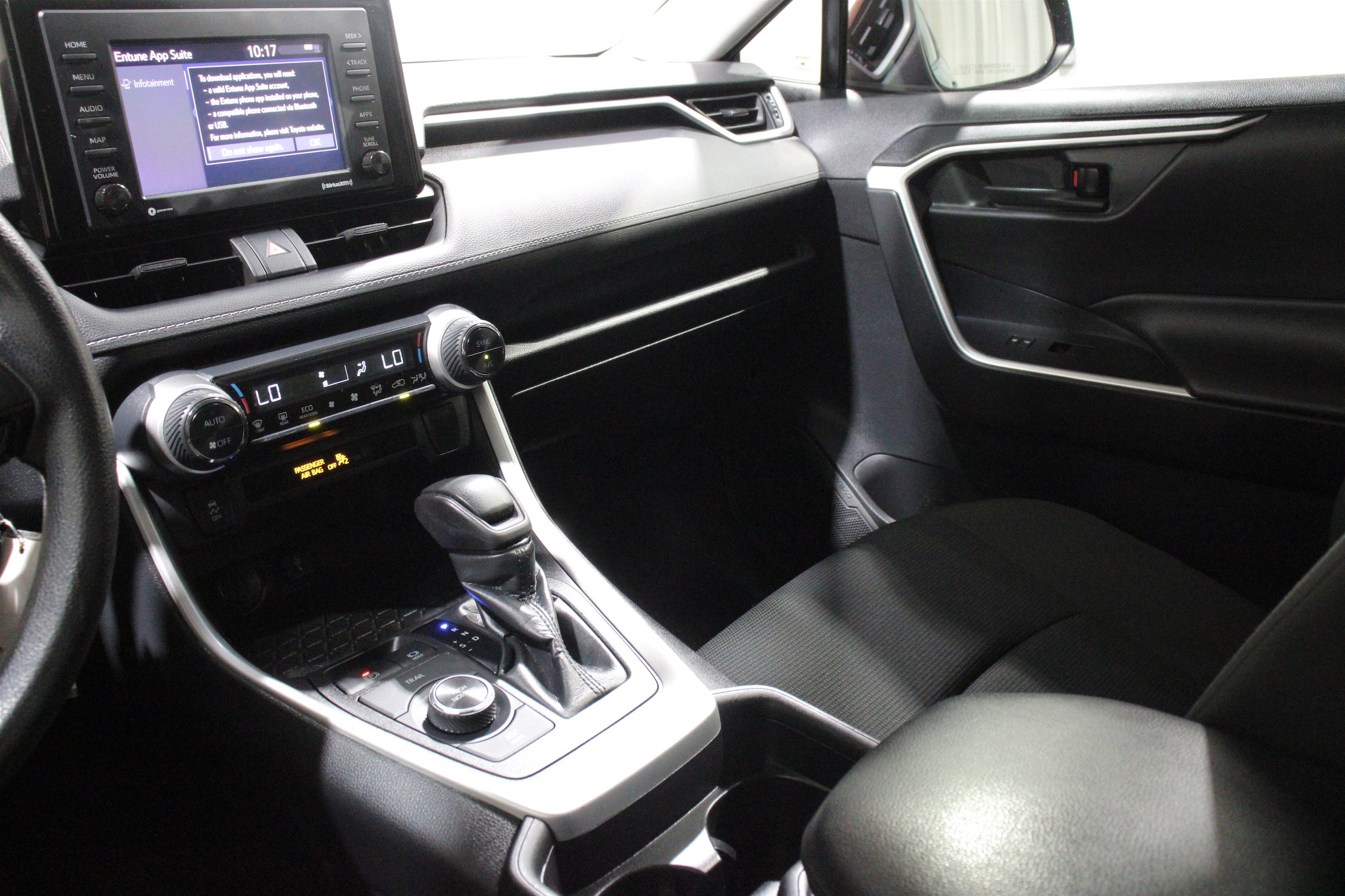 2021 Toyota RAV4 LE - Photo 19