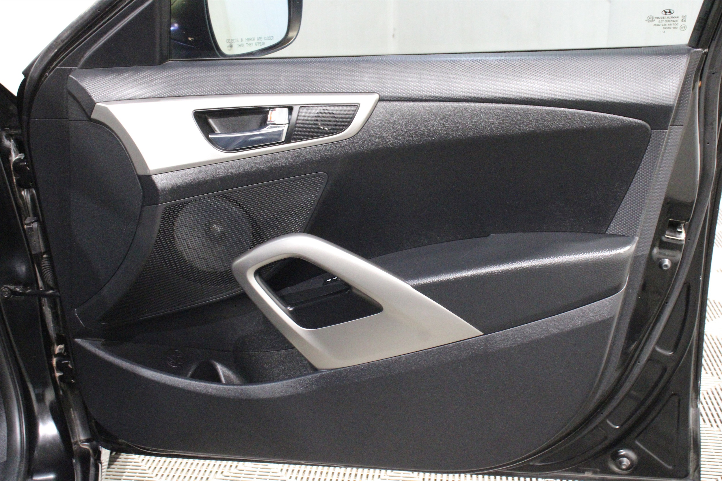 2016 Hyundai Veloster Base - Photo 26