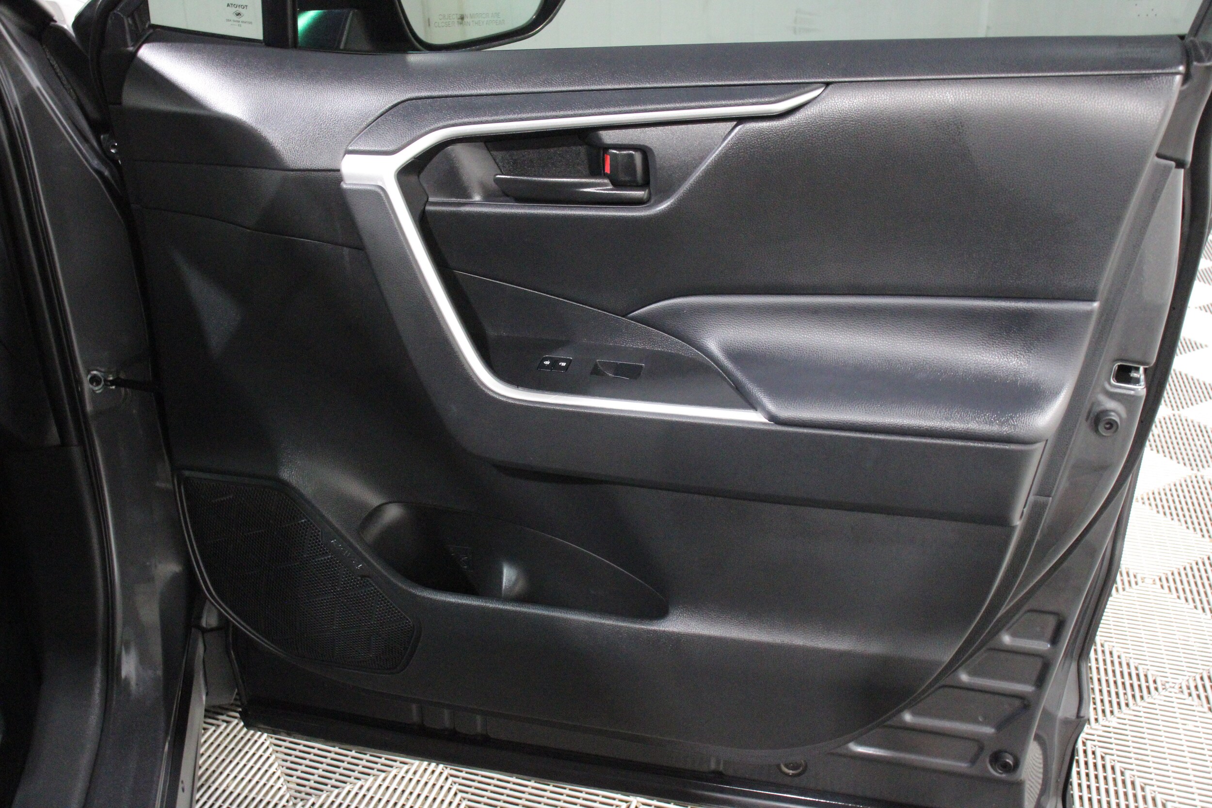 2024 Toyota RAV4 LE - Photo 28