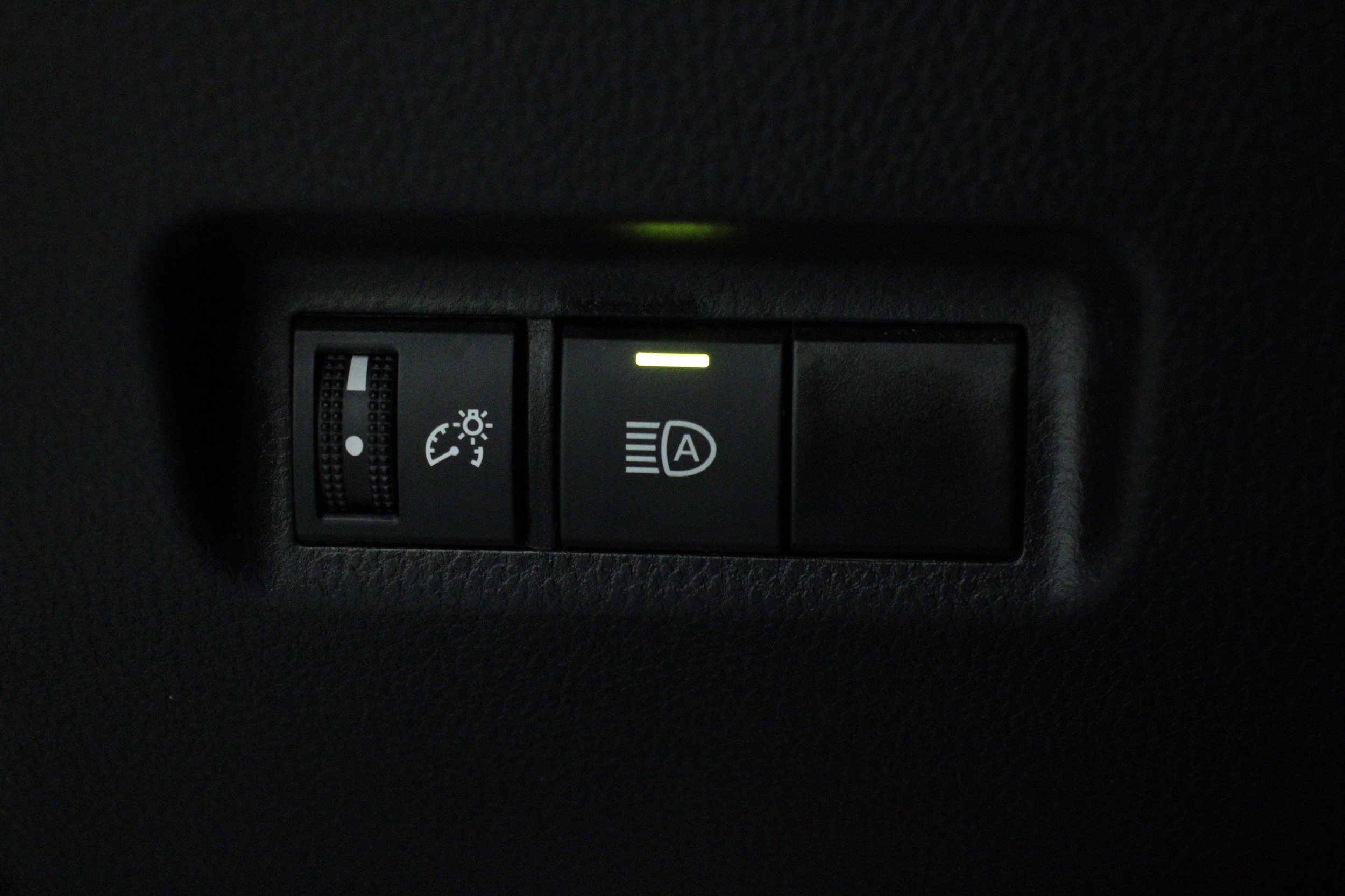 2024 Toyota RAV4 LE - Photo 11