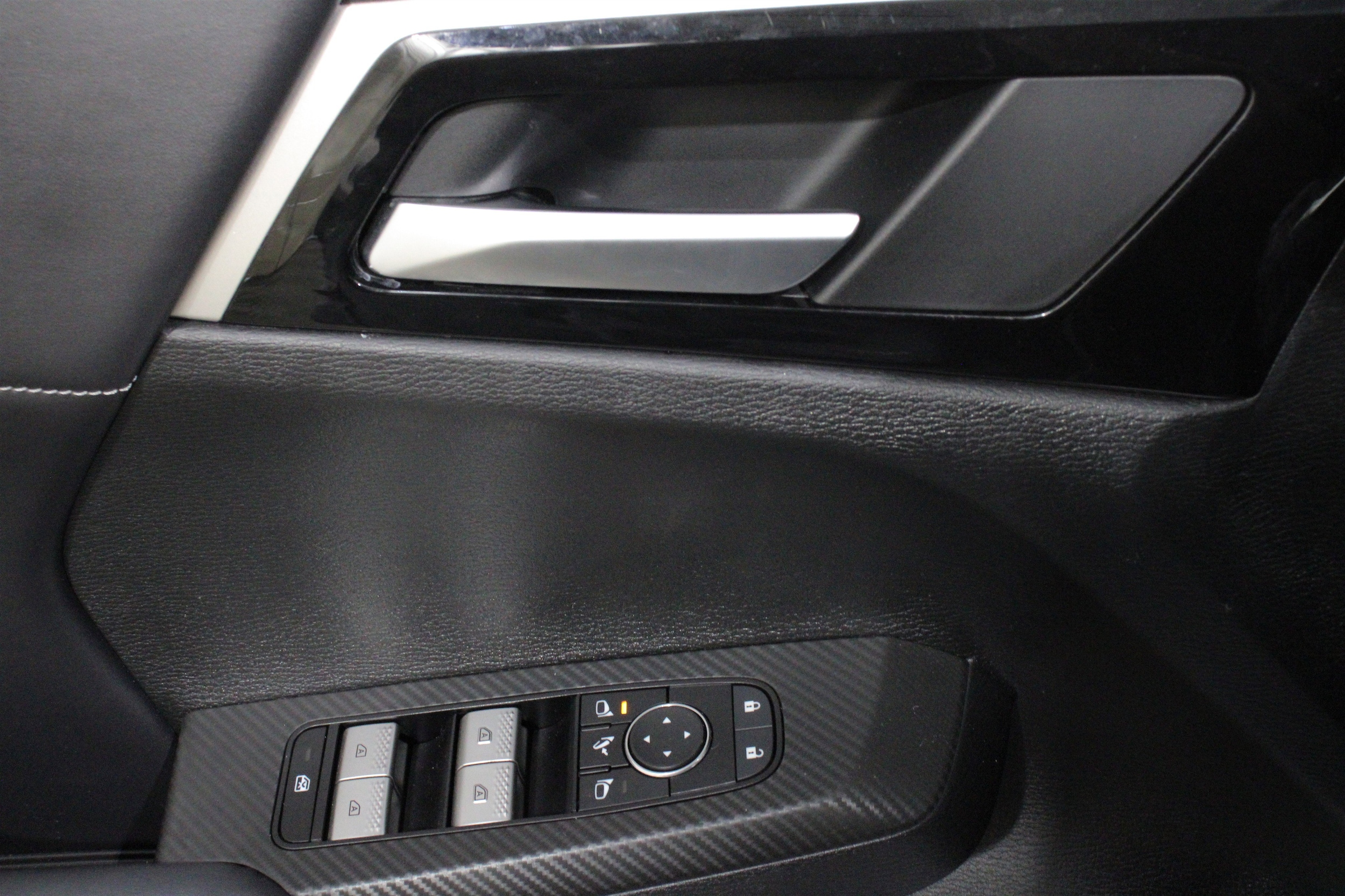 2024 Mitsubishi Outlander Plug-in Hybrid SE - Photo 7