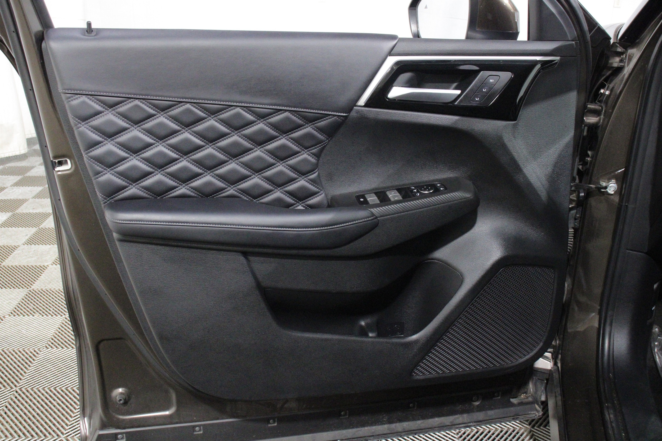 2024 Mitsubishi Outlander Plug-in Hybrid SEL - Photo 6