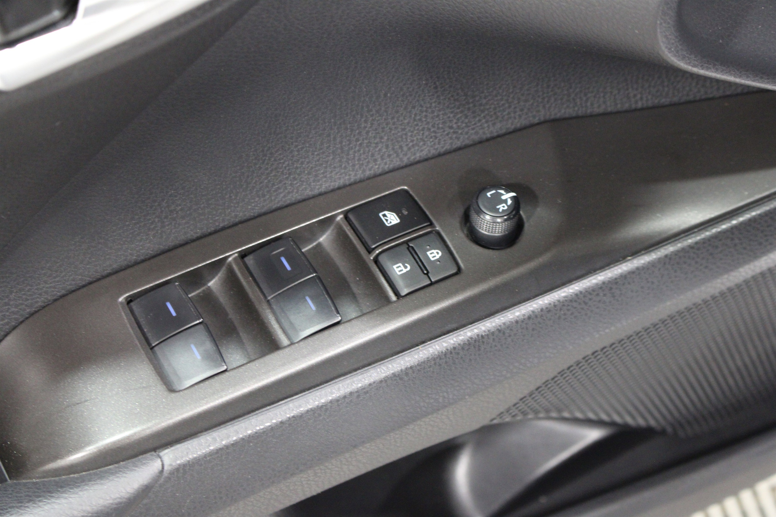 2024 Toyota Camry SE - Photo 7