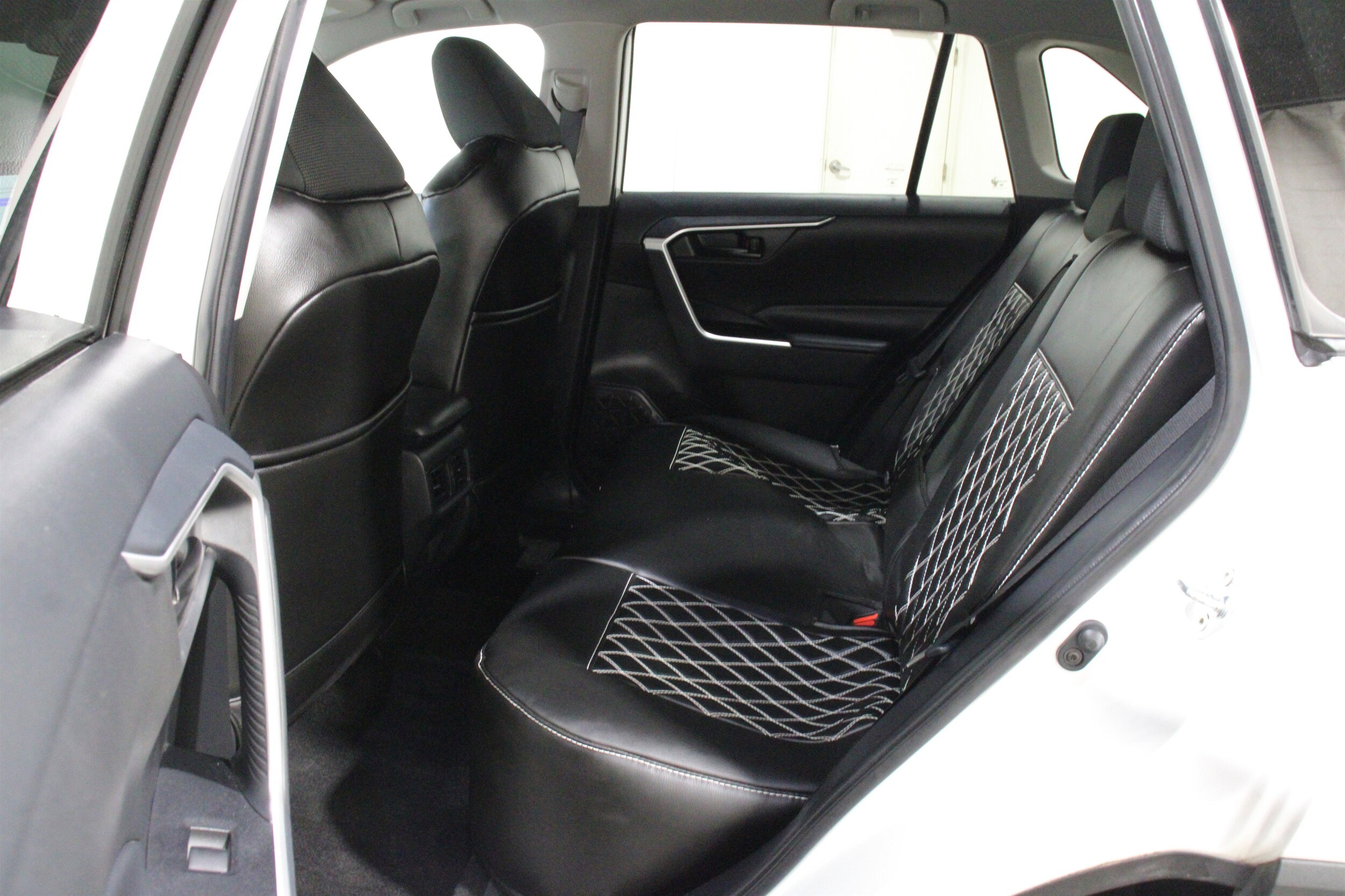 2025 Toyota RAV4 LE - Photo 23