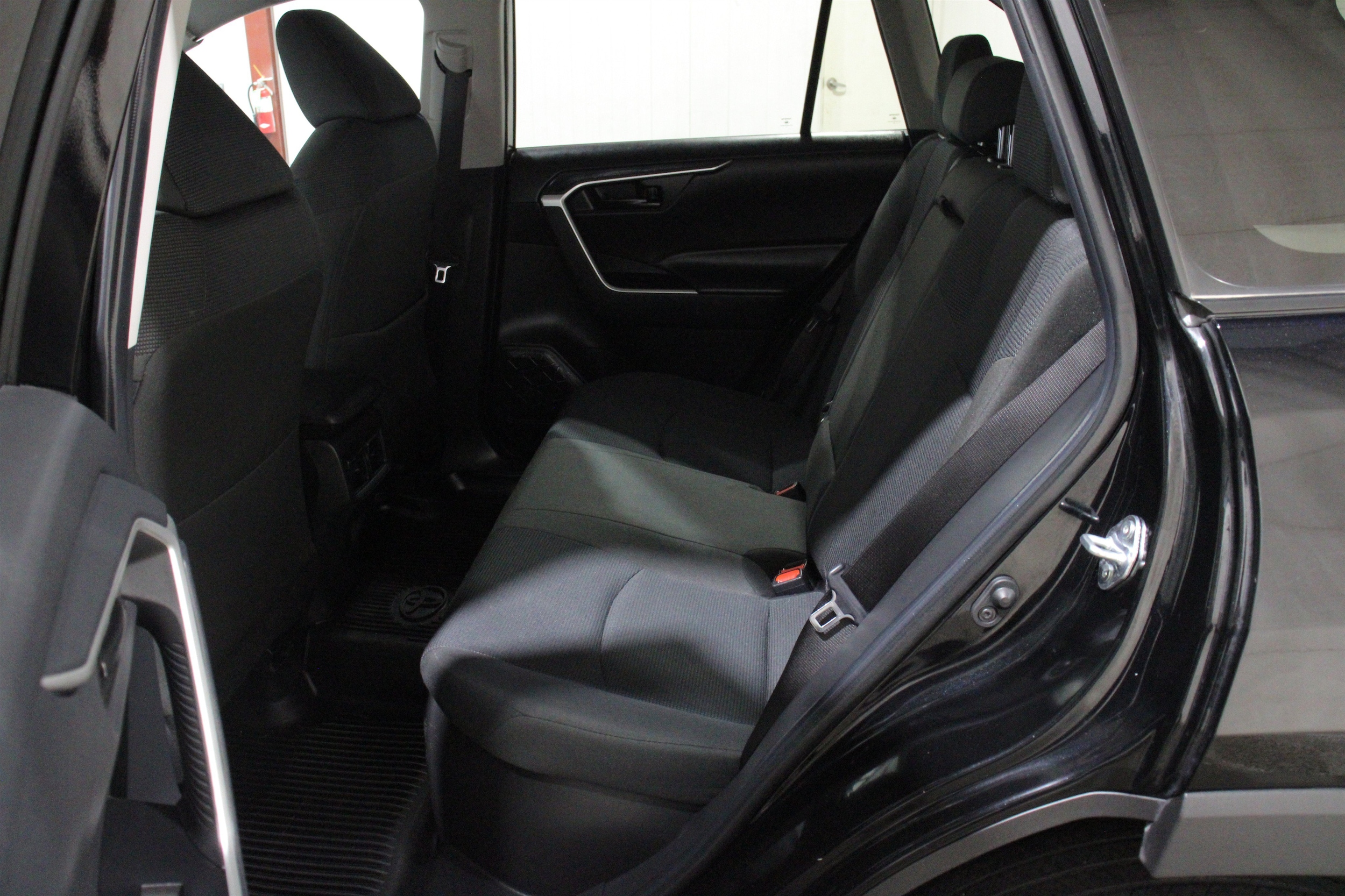 2024 Toyota RAV4 LE - Photo 22