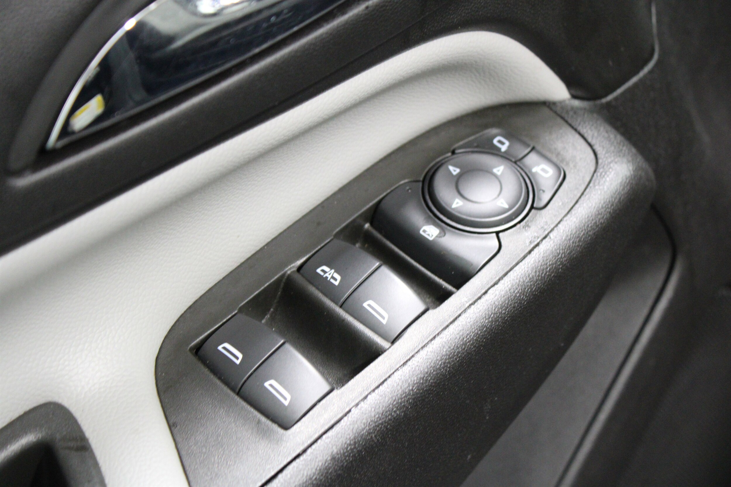 2024 Chevrolet Equinox LS photo 4