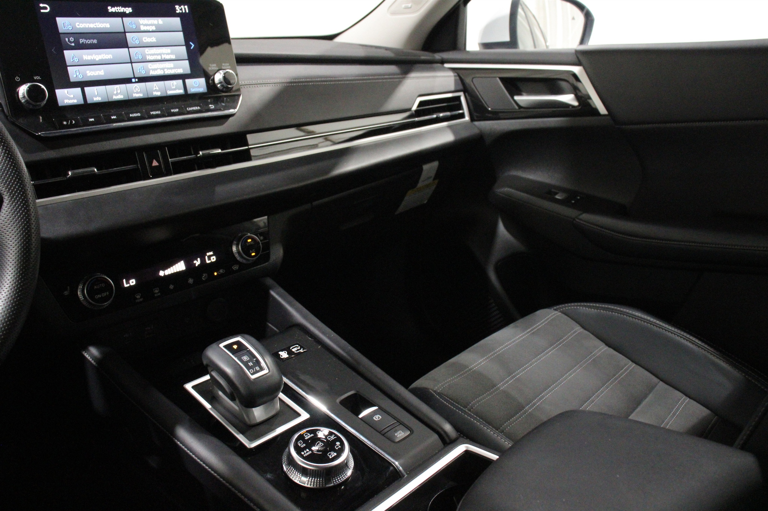 2024 Mitsubishi Outlander Plug-in Hybrid SE - Photo 19