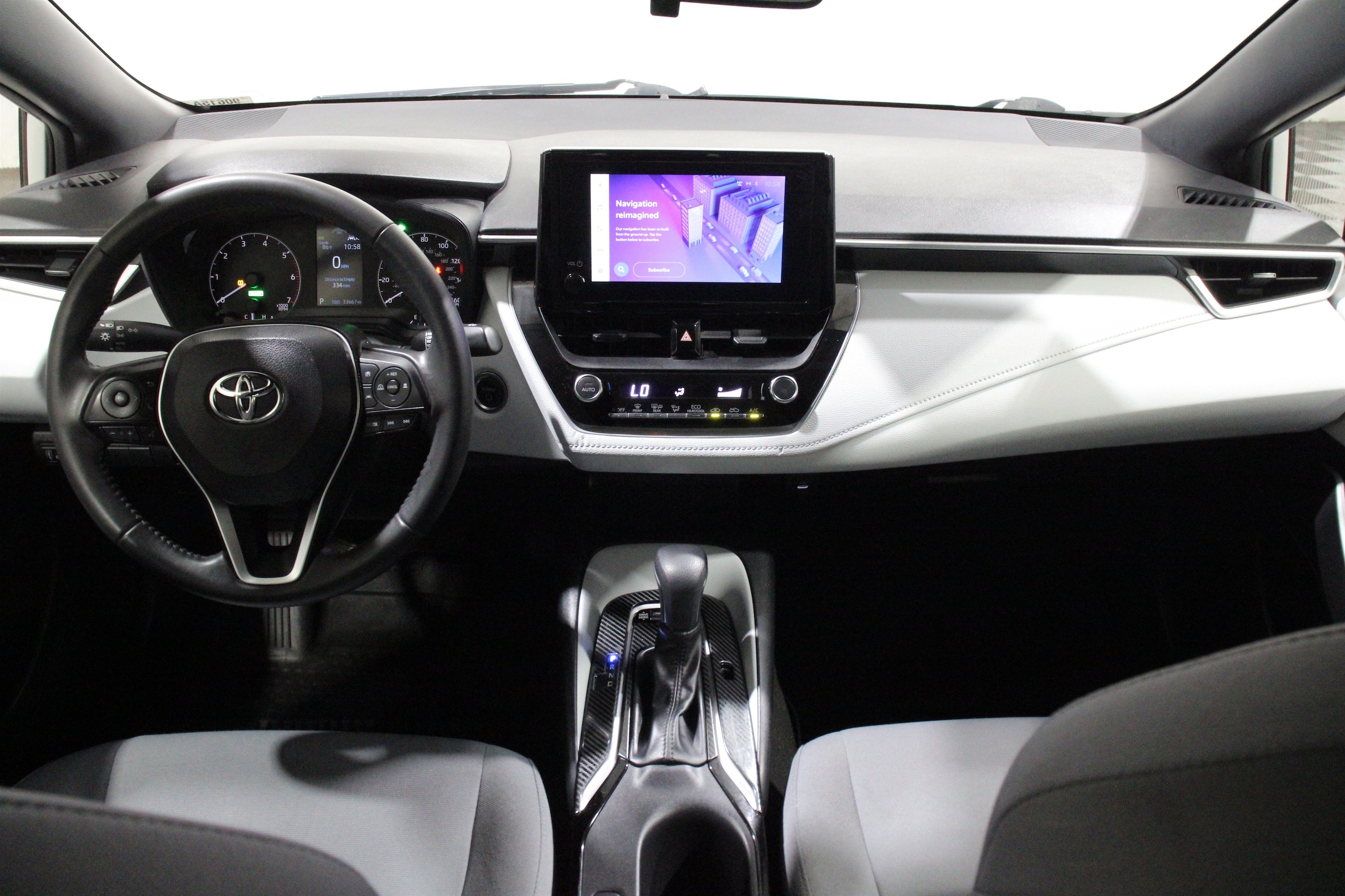 2023 Toyota Corolla SE - Photo 2